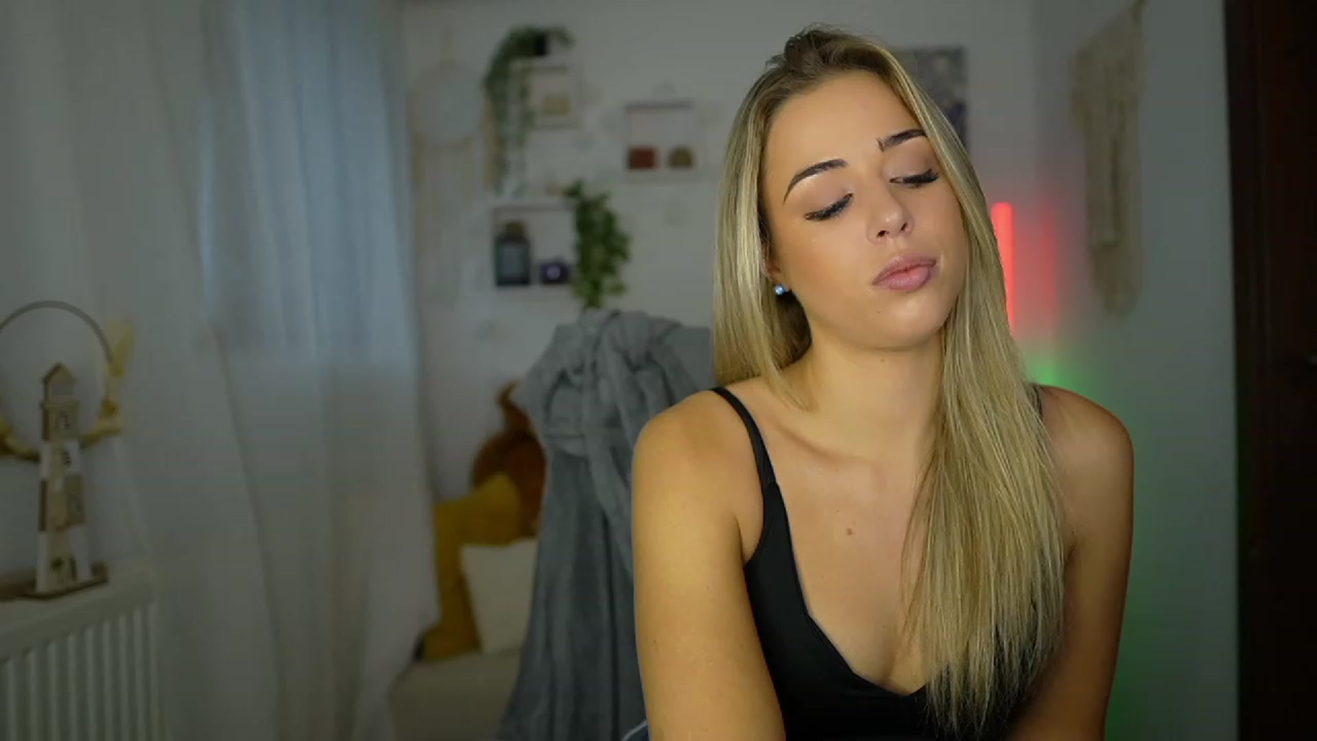 Gallery image thumbnail from Molly_Grey's myfreecams stream on, 10/24/2023, 08:36 image 19 of 20