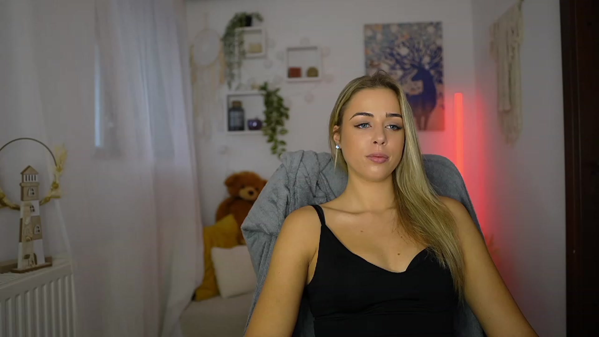Gallery image thumbnail from Molly_Grey's myfreecams stream on, 10/24/2023, 09:57 image 17 of 20