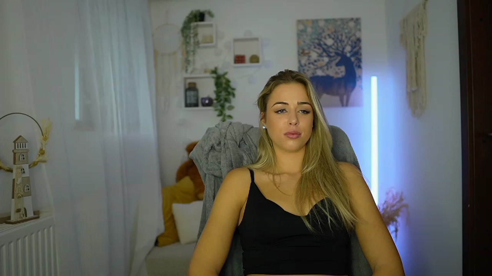 Gallery image thumbnail from Molly_Grey's myfreecams stream on, 10/24/2023, 09:57 image 4 of 20