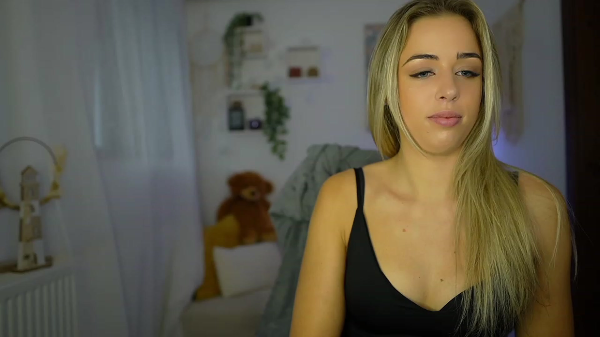 Gallery image thumbnail from Molly_Grey's myfreecams stream on, 10/24/2023, 09:57 image 12 of 20