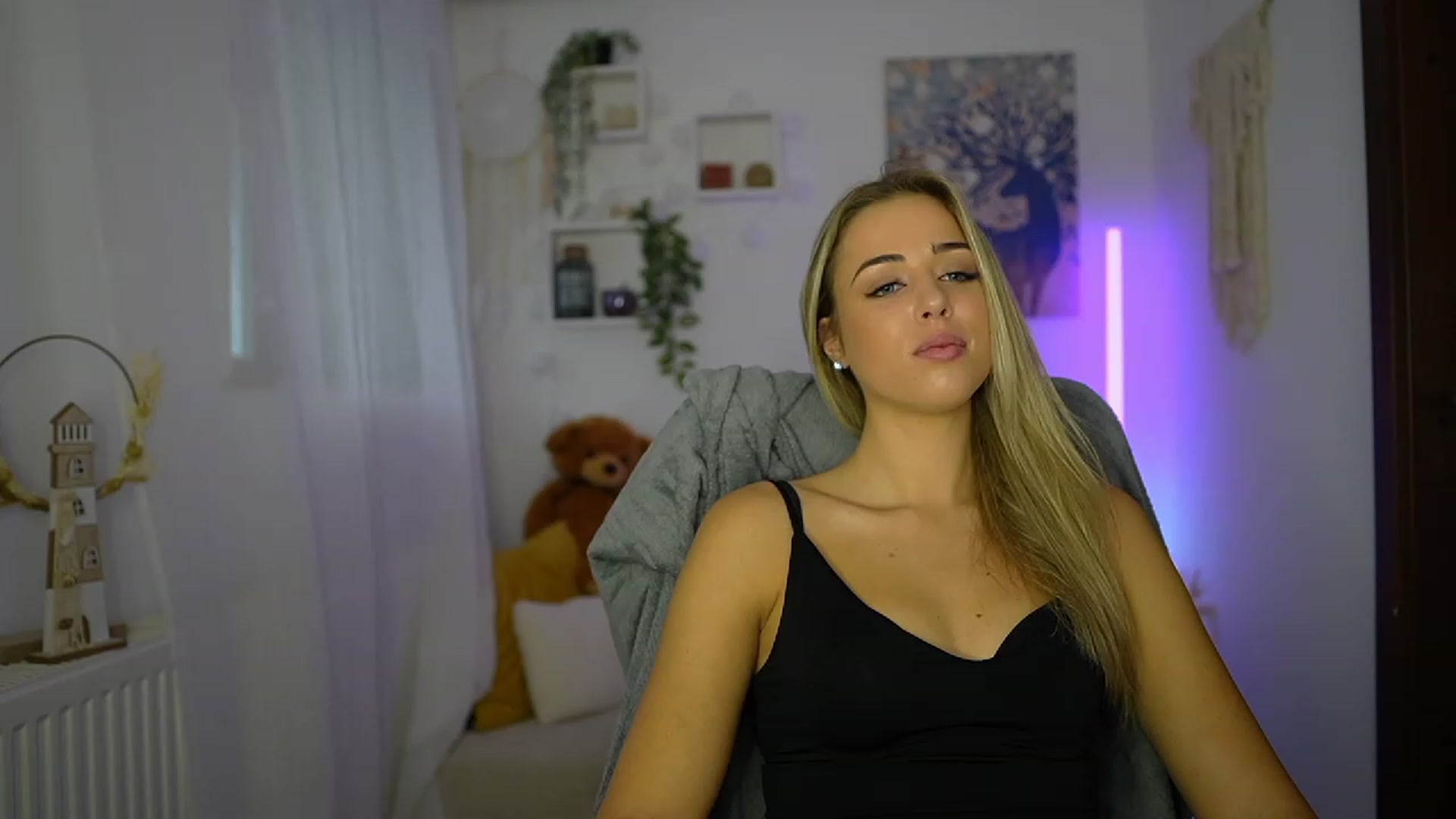 Gallery image thumbnail from Molly_Grey's myfreecams stream on, 10/24/2023, 09:57 image 16 of 20