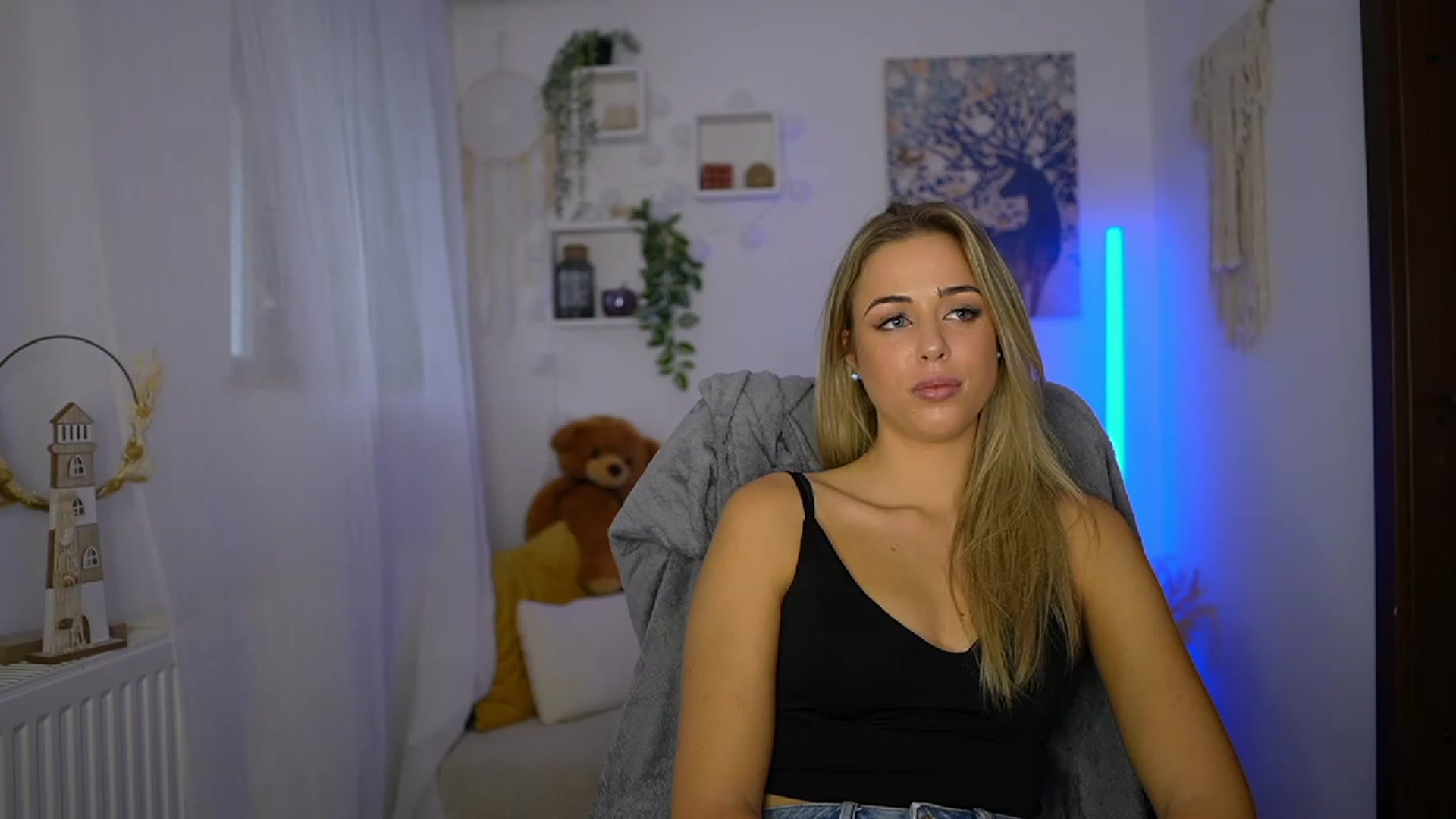Gallery image thumbnail from Molly_Grey's myfreecams stream on, 10/24/2023, 09:57 image 14 of 20