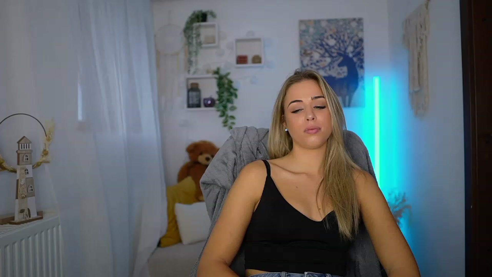 Gallery image thumbnail from Molly_Grey's myfreecams stream on, 10/24/2023, 09:57 image 15 of 20