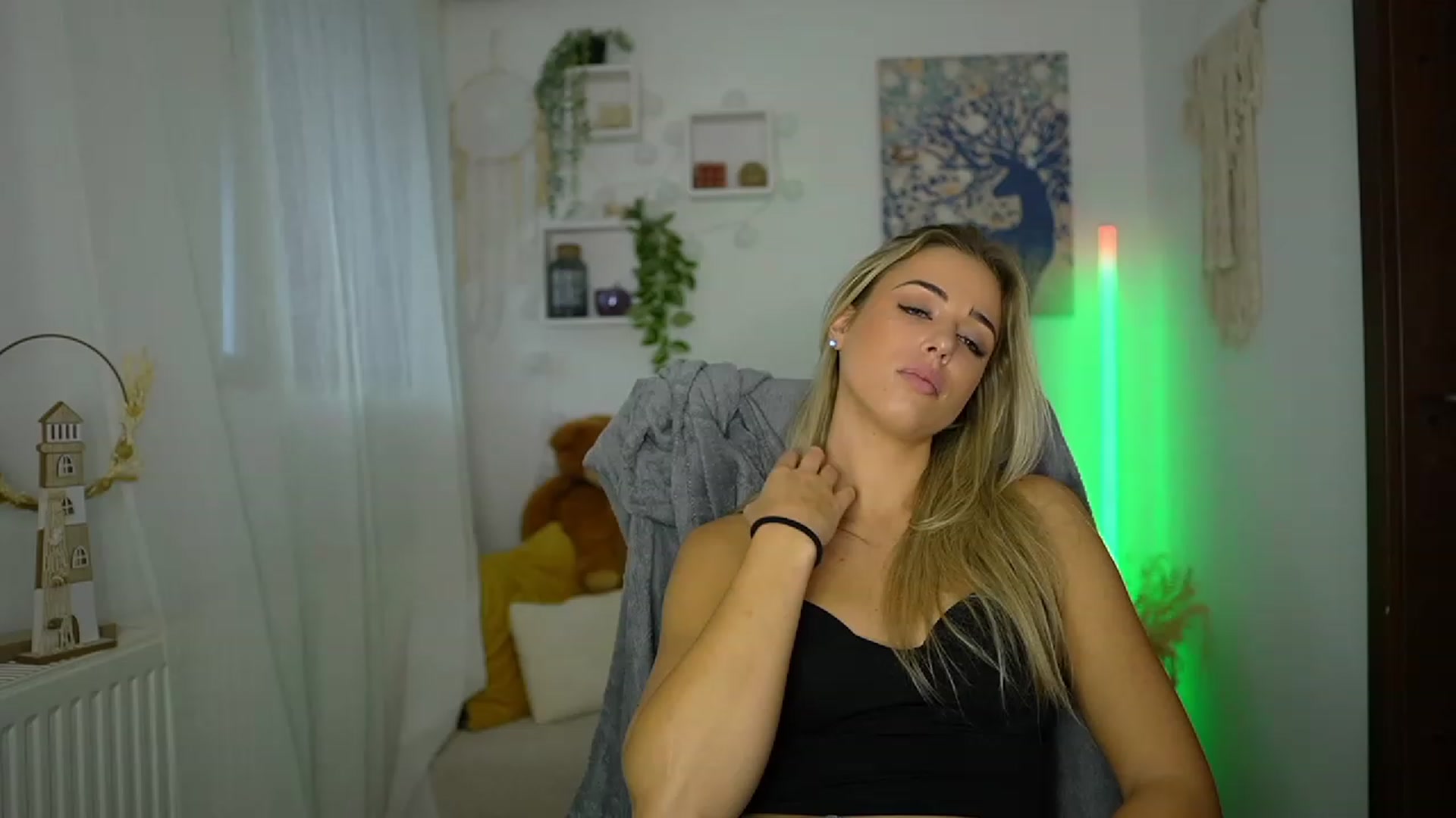Gallery image thumbnail from Molly_Grey's myfreecams stream on, 10/24/2023, 09:57 image 5 of 20