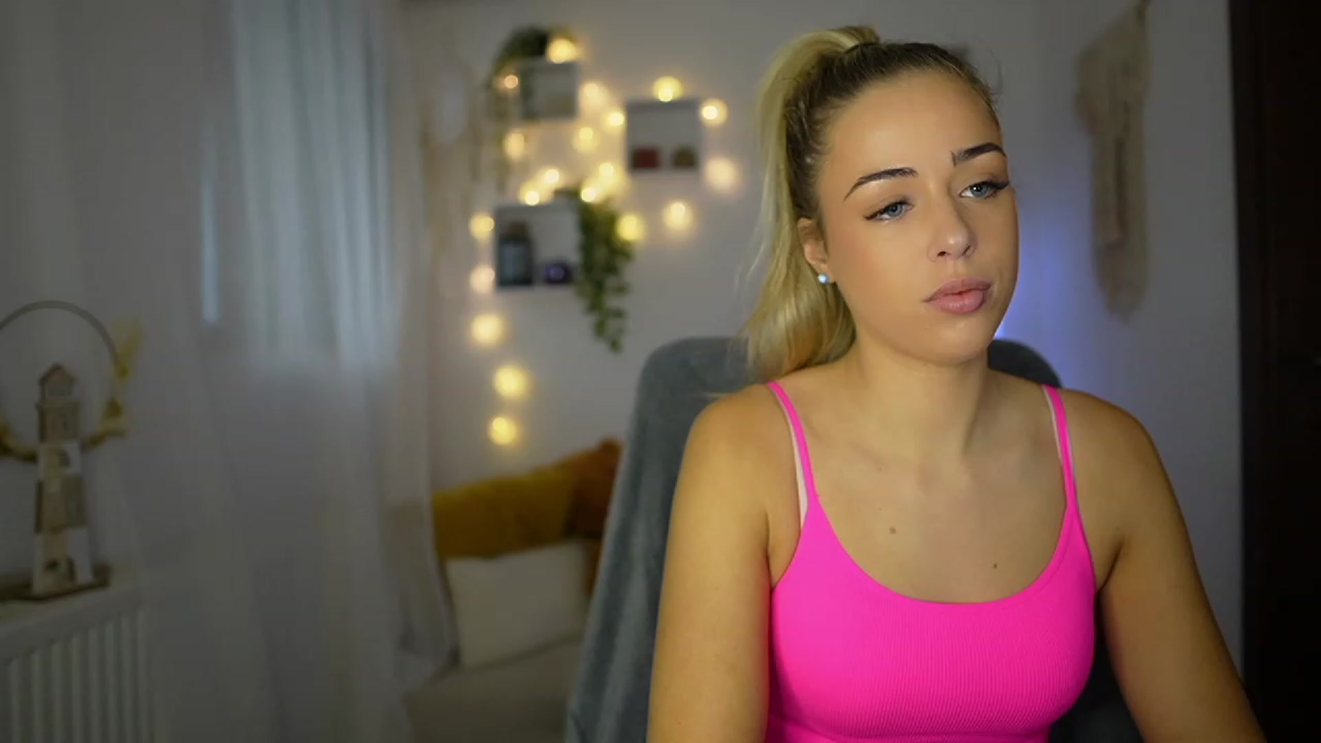 Gallery image thumbnail from Molly_Grey's myfreecams stream on, 10/25/2023, 08:44 image 8 of 20
