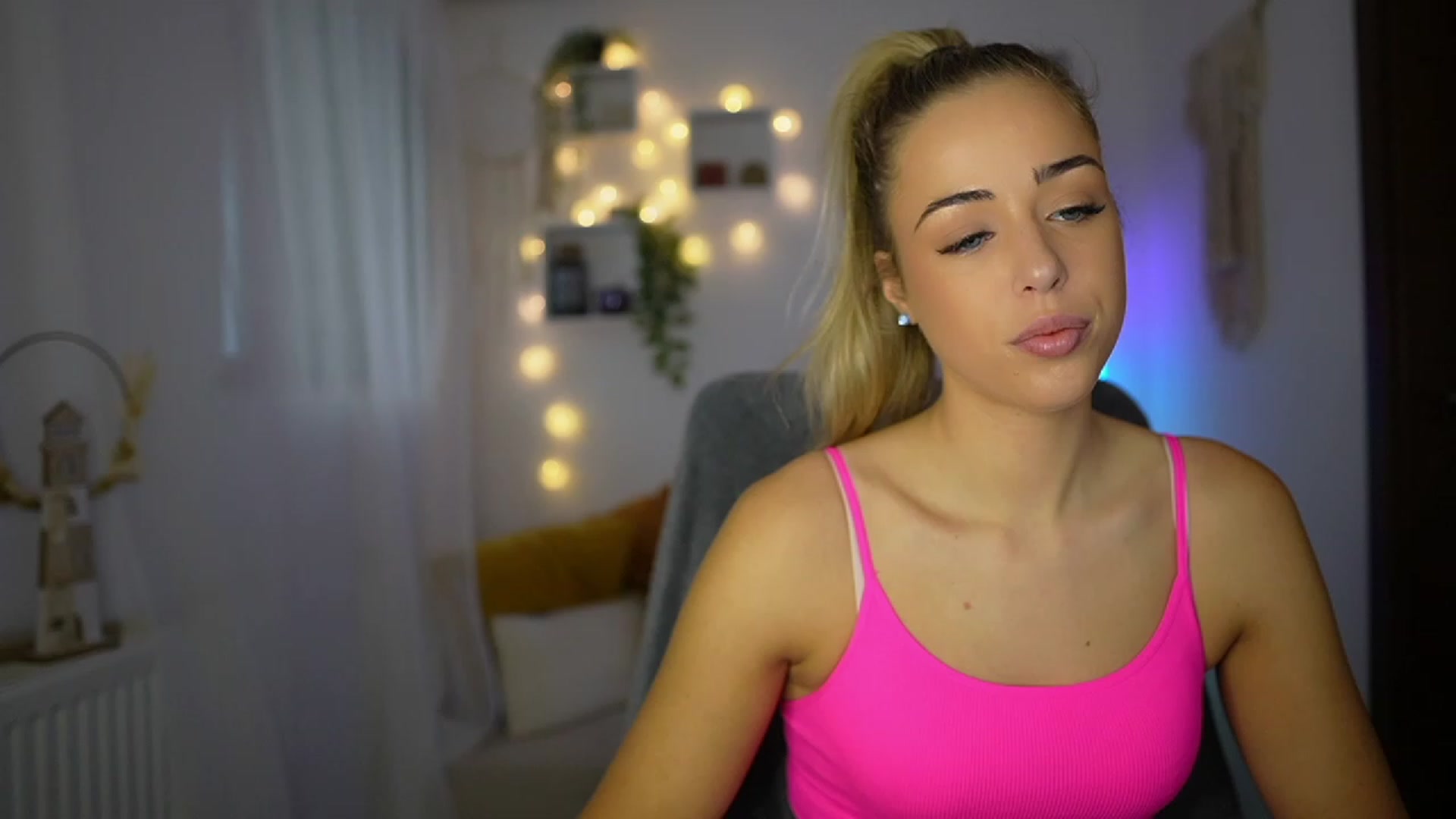 Gallery image thumbnail from Molly_Grey's myfreecams stream on, 10/25/2023, 08:44 image 13 of 20