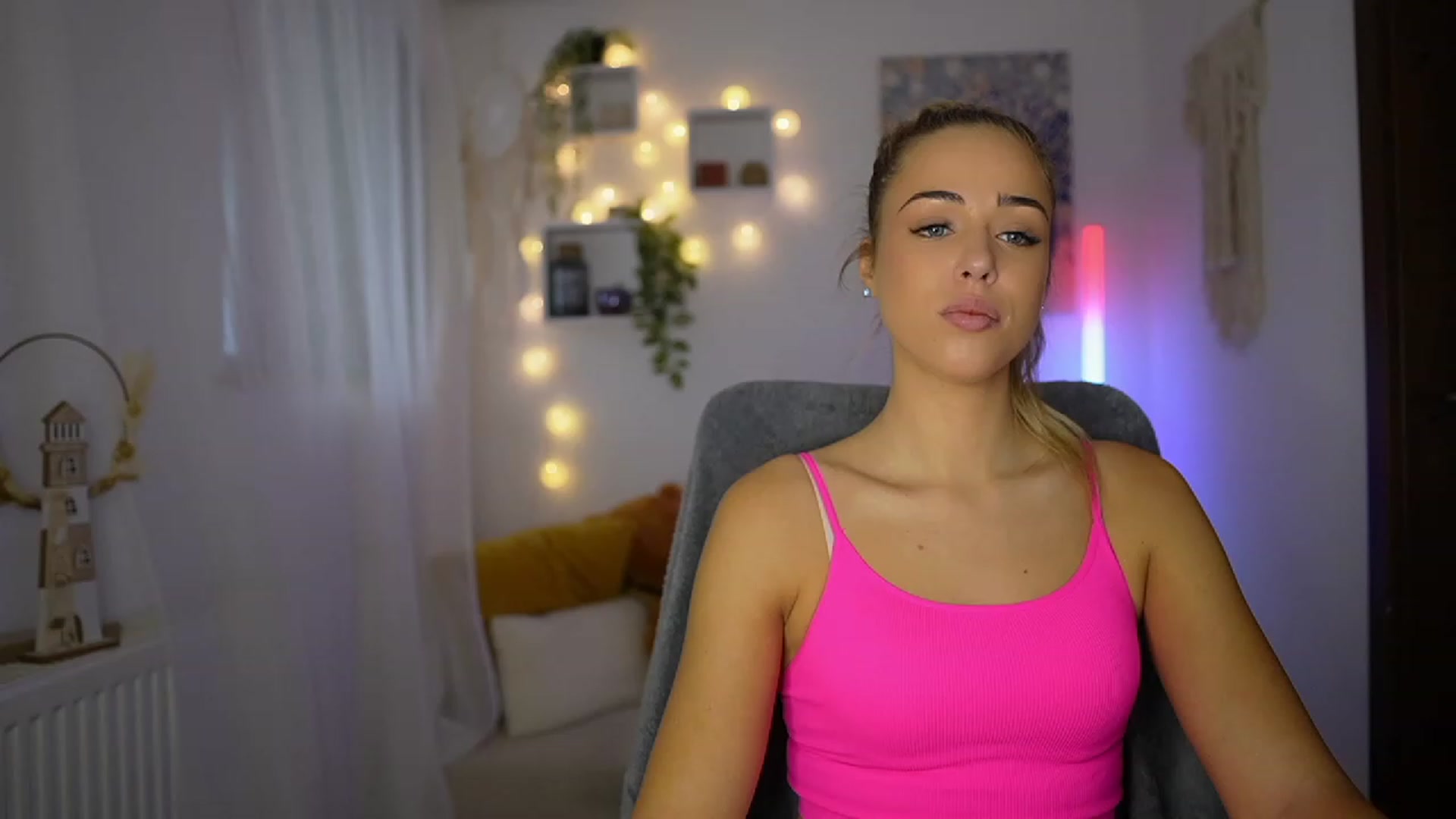 Gallery image thumbnail from Molly_Grey's myfreecams stream on, 10/25/2023, 08:44 image 14 of 20