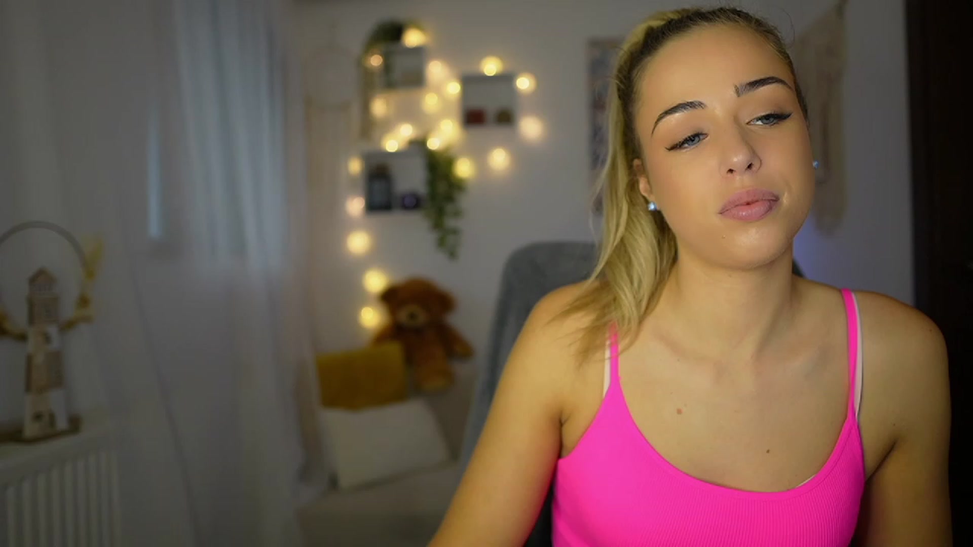 Gallery image thumbnail from Molly_Grey's myfreecams stream on, 10/25/2023, 10:36 image 1 of 20