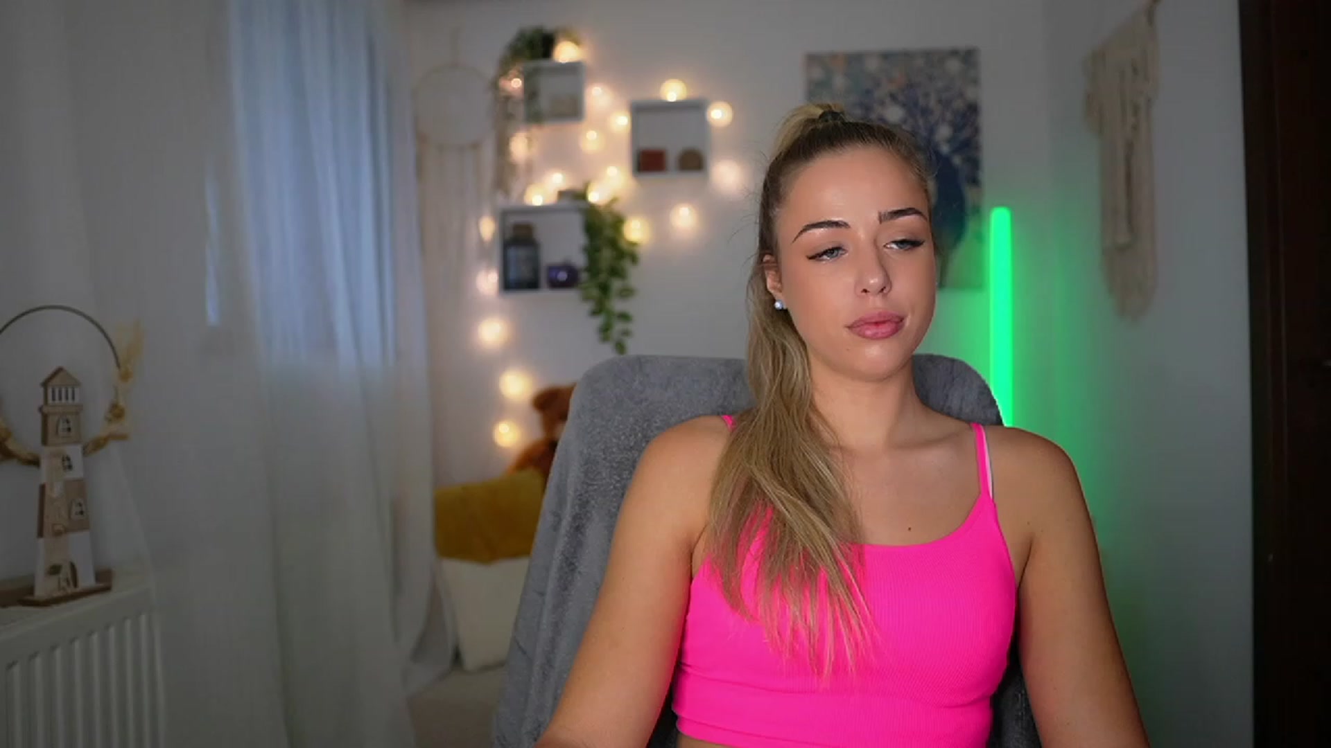 Gallery image thumbnail from Molly_Grey's myfreecams stream on, 10/25/2023, 12:18 image 4 of 20