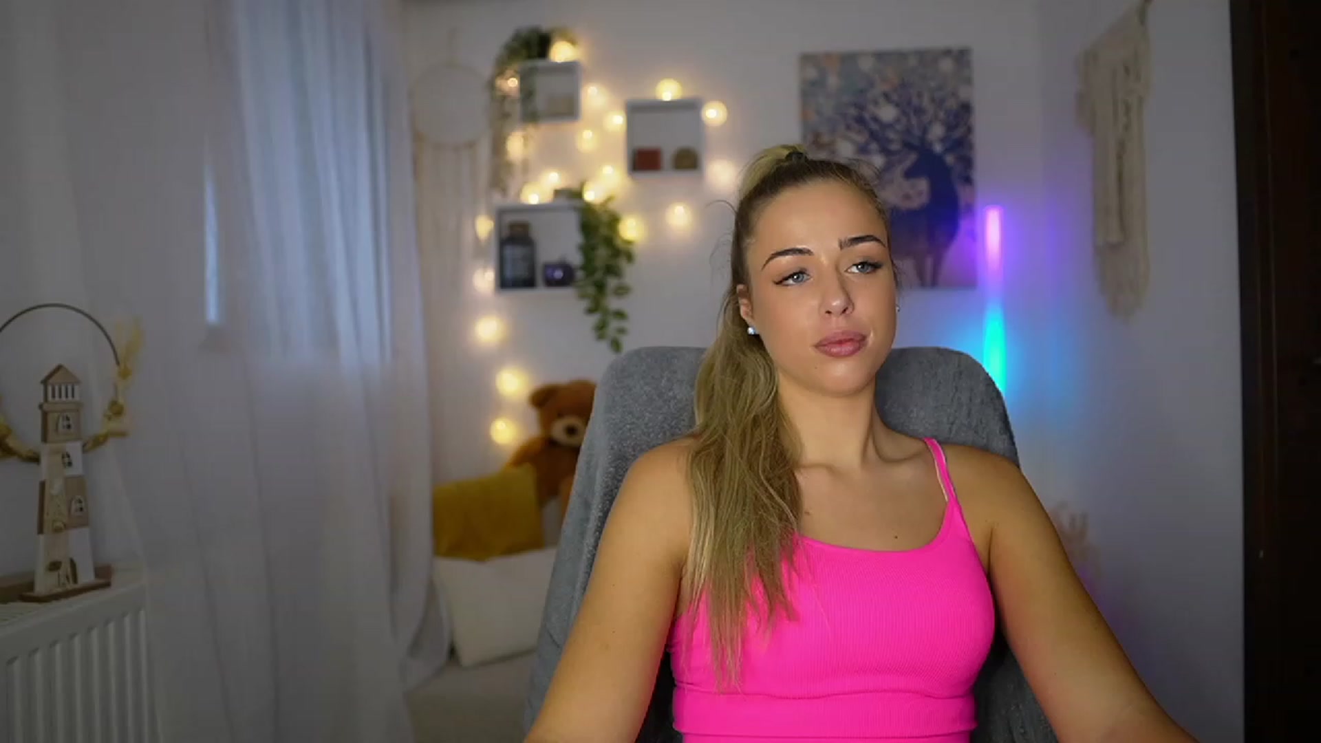 Gallery image thumbnail from Molly_Grey's myfreecams stream on, 10/25/2023, 12:18 image 15 of 20