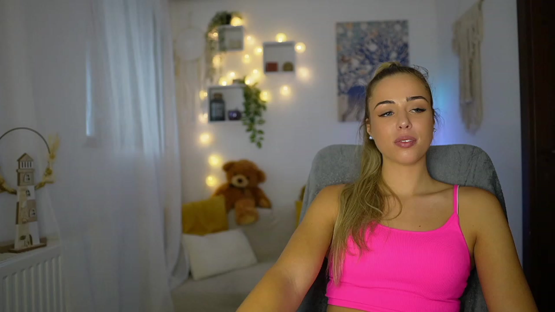 Gallery image thumbnail from Molly_Grey's myfreecams stream on, 10/25/2023, 12:18 image 18 of 20