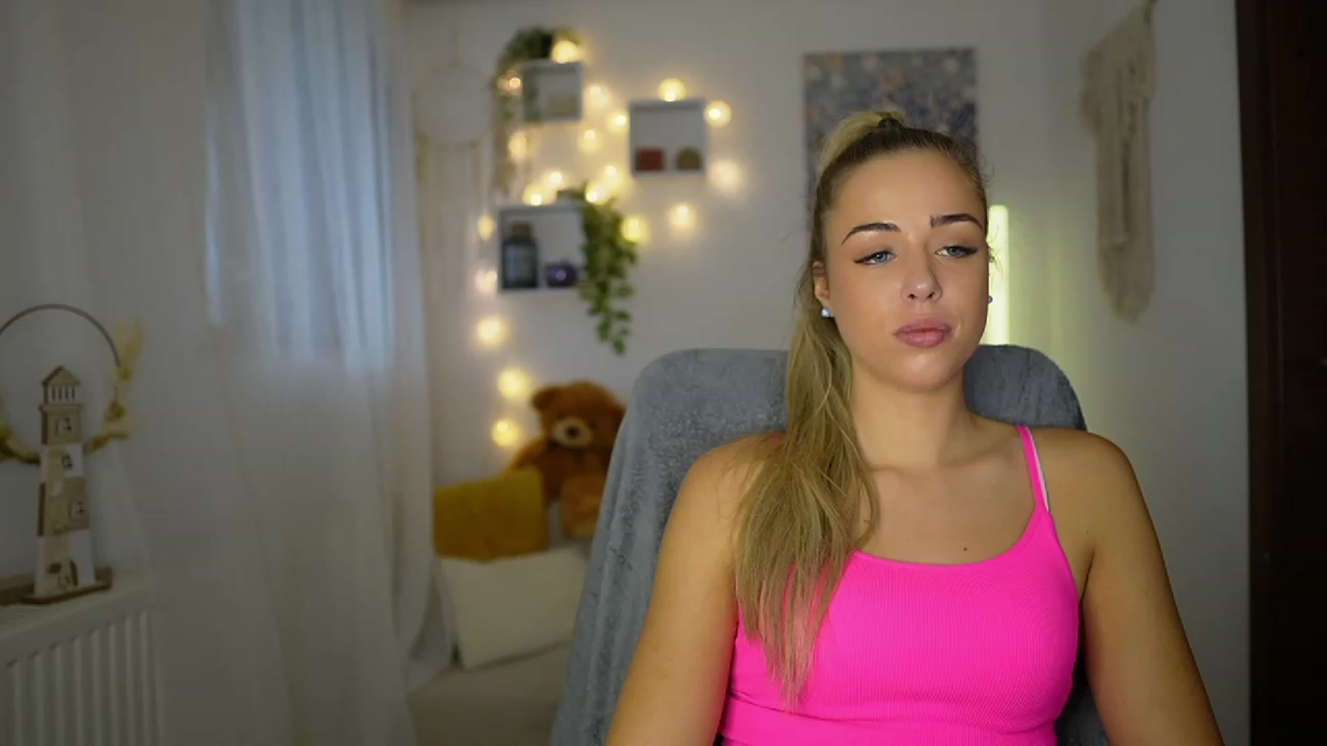 Gallery image thumbnail from Molly_Grey's myfreecams stream on, 10/25/2023, 12:18 image 2 of 20