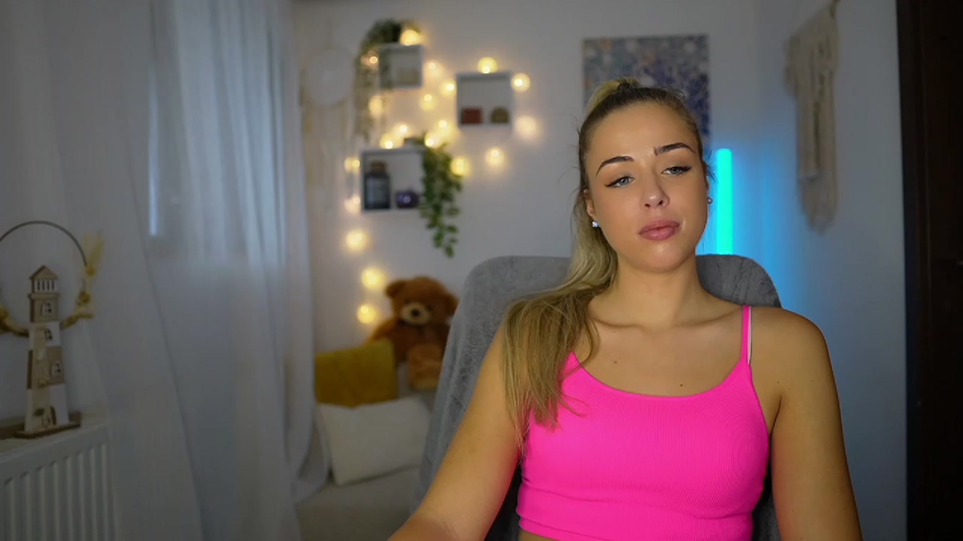 Gallery image thumbnail from Molly_Grey's myfreecams stream on, 10/25/2023, 12:18 image 5 of 20