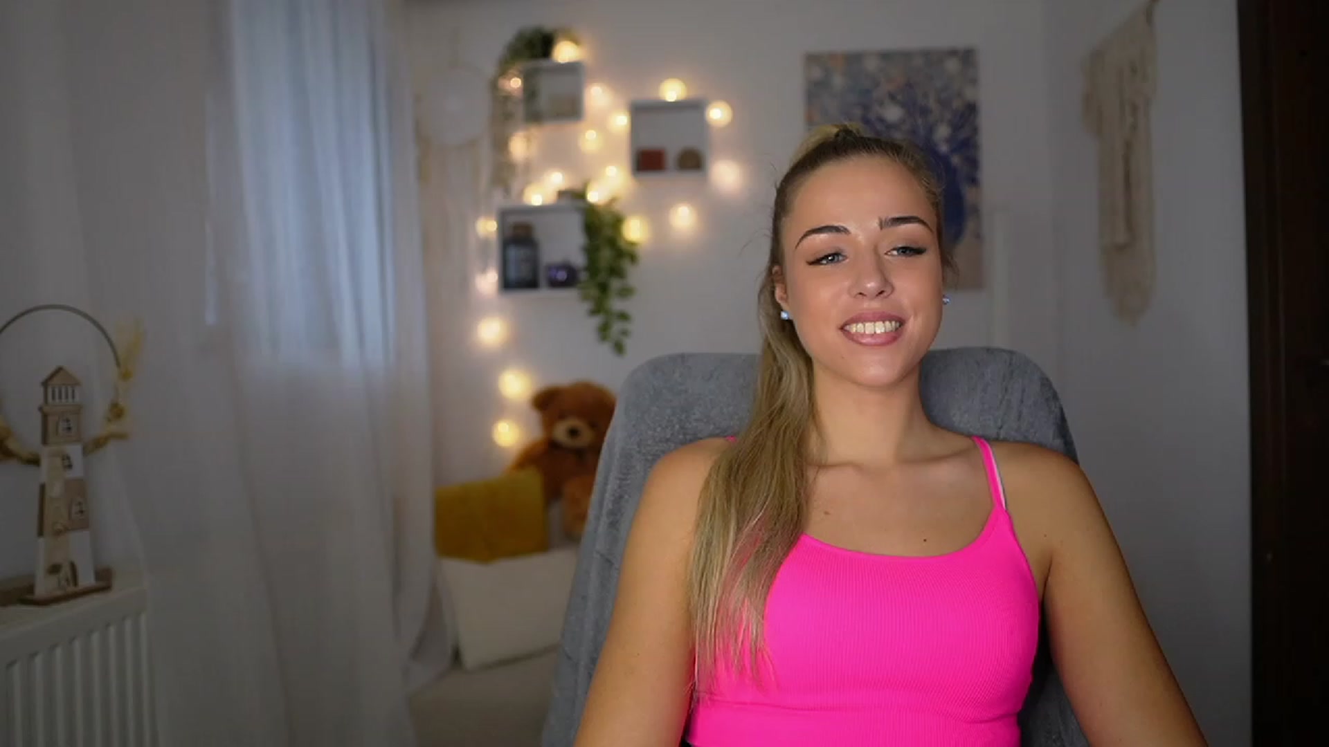 Gallery image thumbnail from Molly_Grey's myfreecams stream on, 10/25/2023, 12:18 image 3 of 20