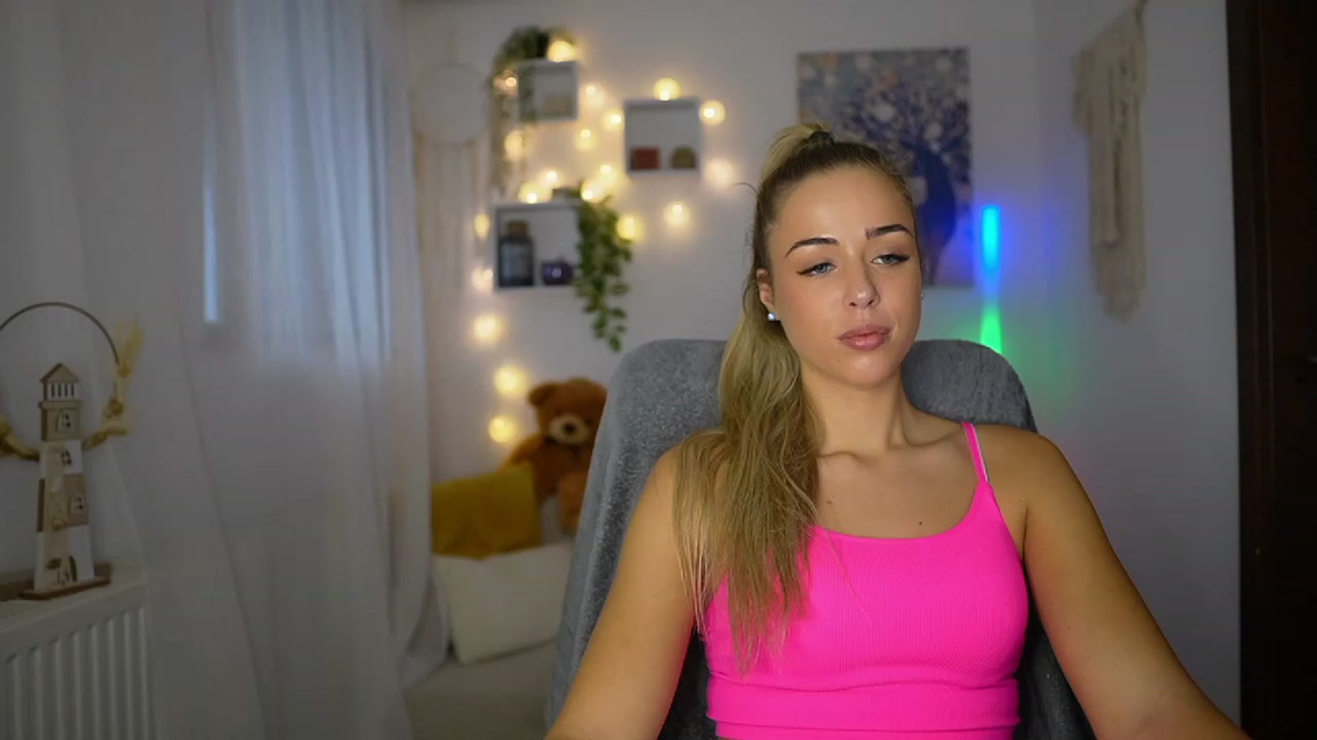 Gallery image thumbnail from Molly_Grey's myfreecams stream on, 10/25/2023, 12:18 image 14 of 20