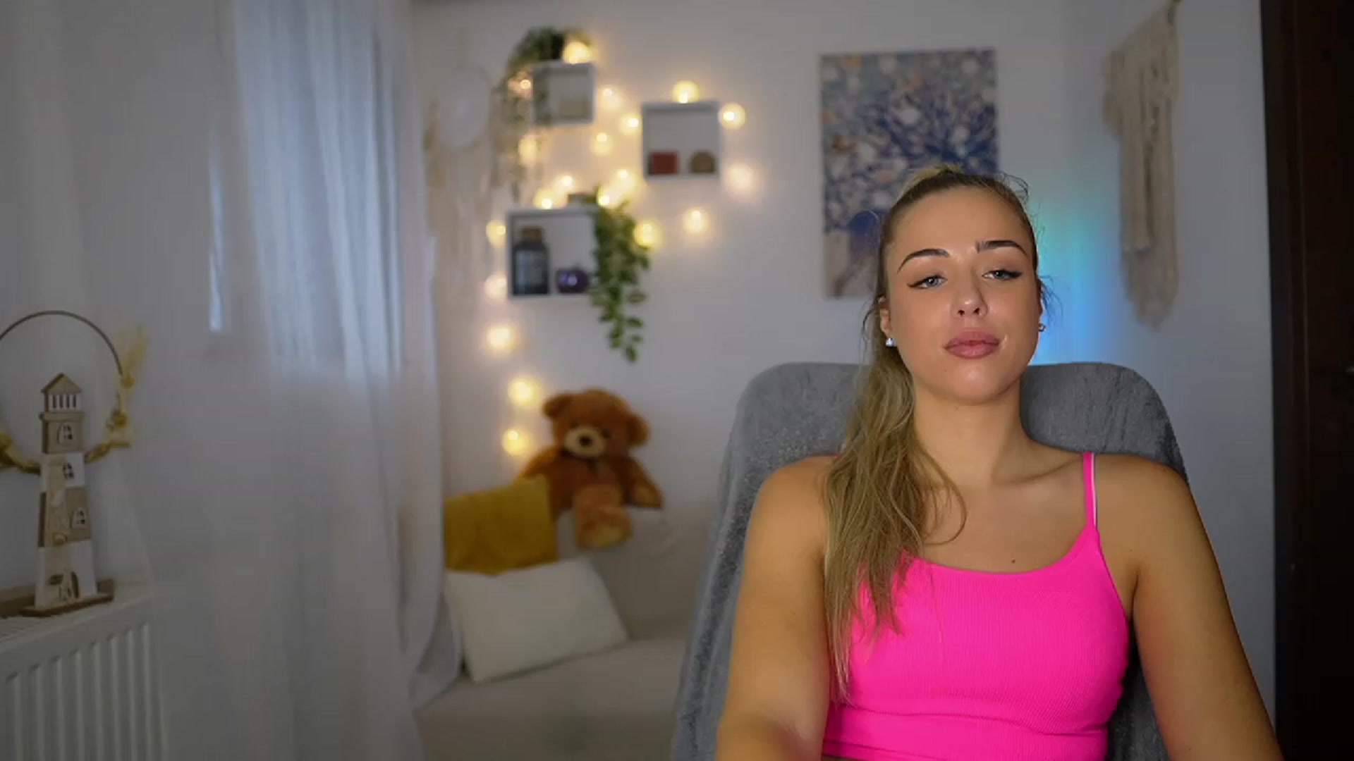 Gallery image thumbnail from Molly_Grey's myfreecams stream on, 10/25/2023, 12:18 image 16 of 20