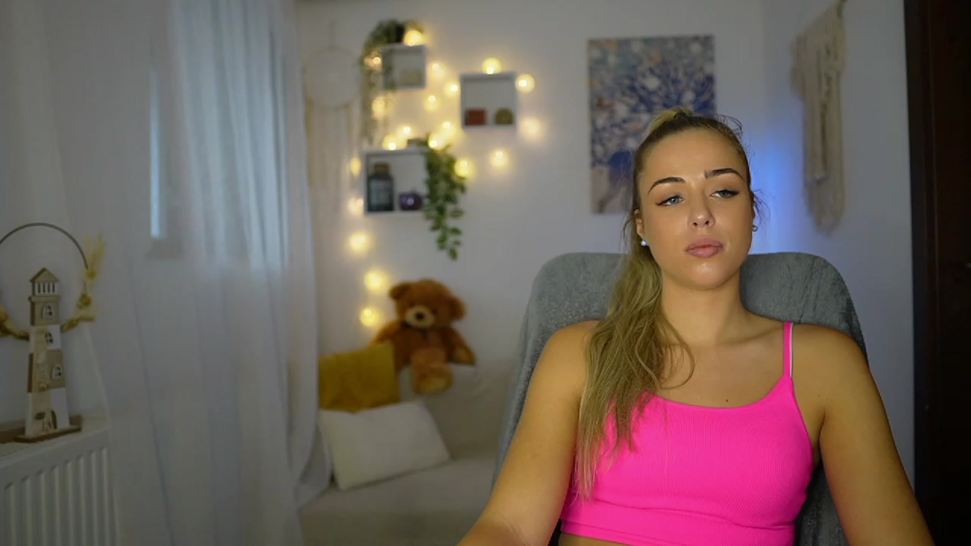 Gallery image thumbnail from Molly_Grey's myfreecams stream on, 10/25/2023, 12:18 image 17 of 20