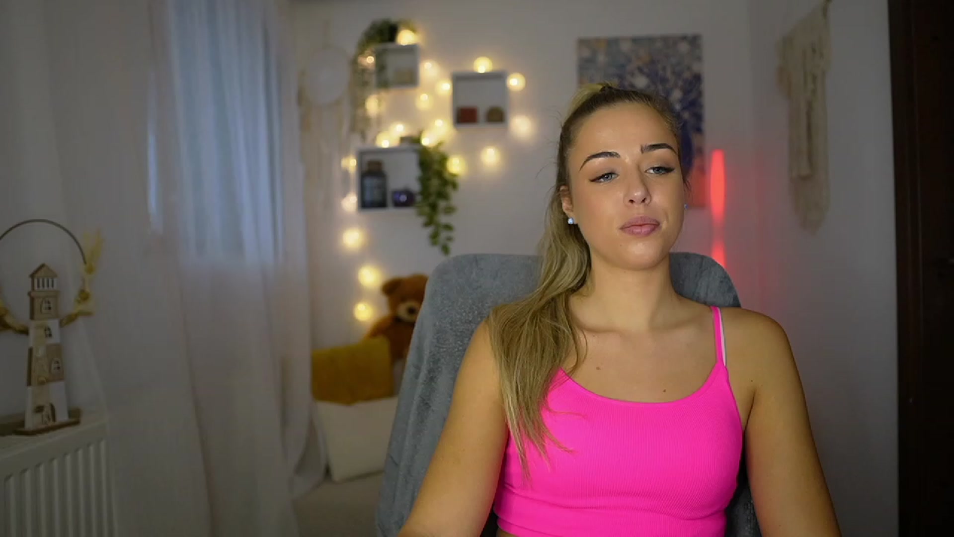Gallery image thumbnail from Molly_Grey's myfreecams stream on, 10/25/2023, 12:18 image 9 of 20