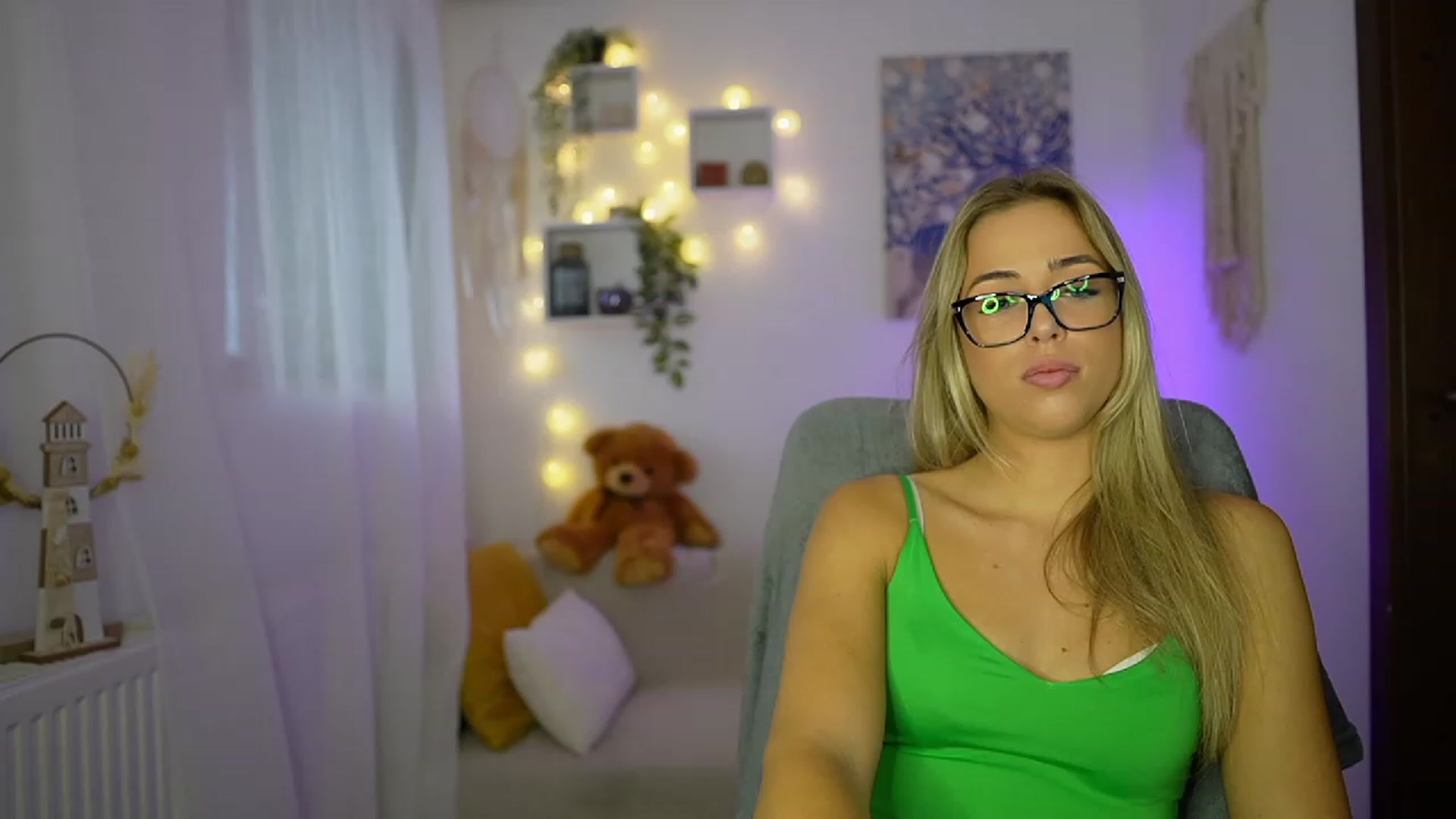 Gallery image thumbnail from Molly_Grey's myfreecams stream on, 10/26/2023, 09:38 image 10 of 20