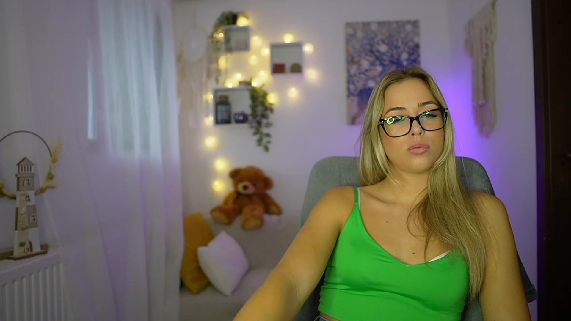 Gallery image thumbnail from Molly_Grey's myfreecams stream on, 10/26/2023, 09:38 image 8 of 20