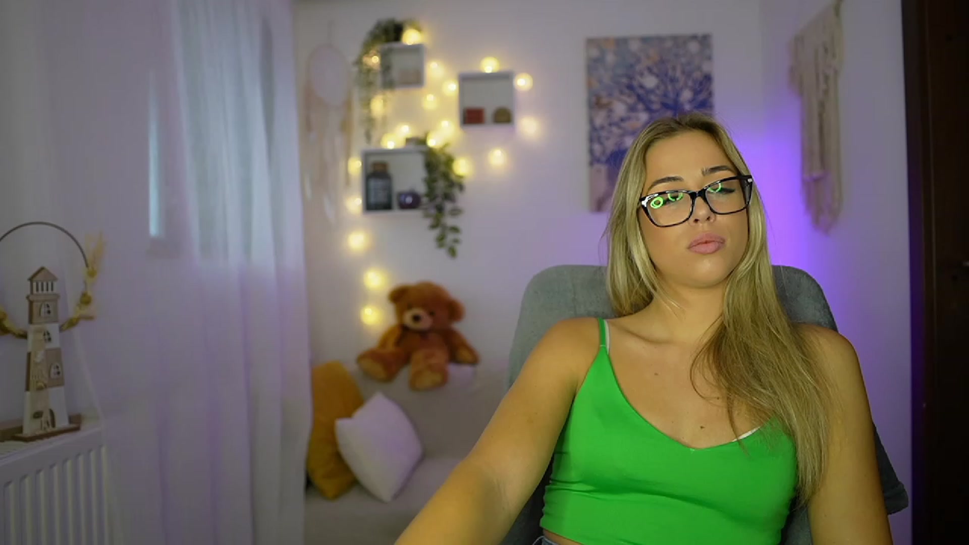 Gallery image thumbnail from Molly_Grey's myfreecams stream on, 10/26/2023, 09:38 image 4 of 20