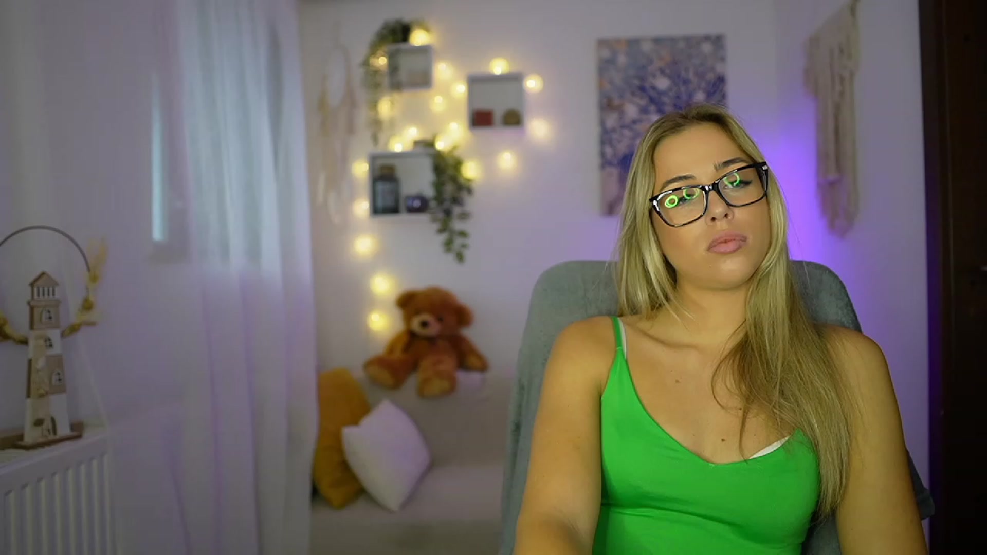 Gallery image thumbnail from Molly_Grey's myfreecams stream on, 10/26/2023, 09:38 image 12 of 20