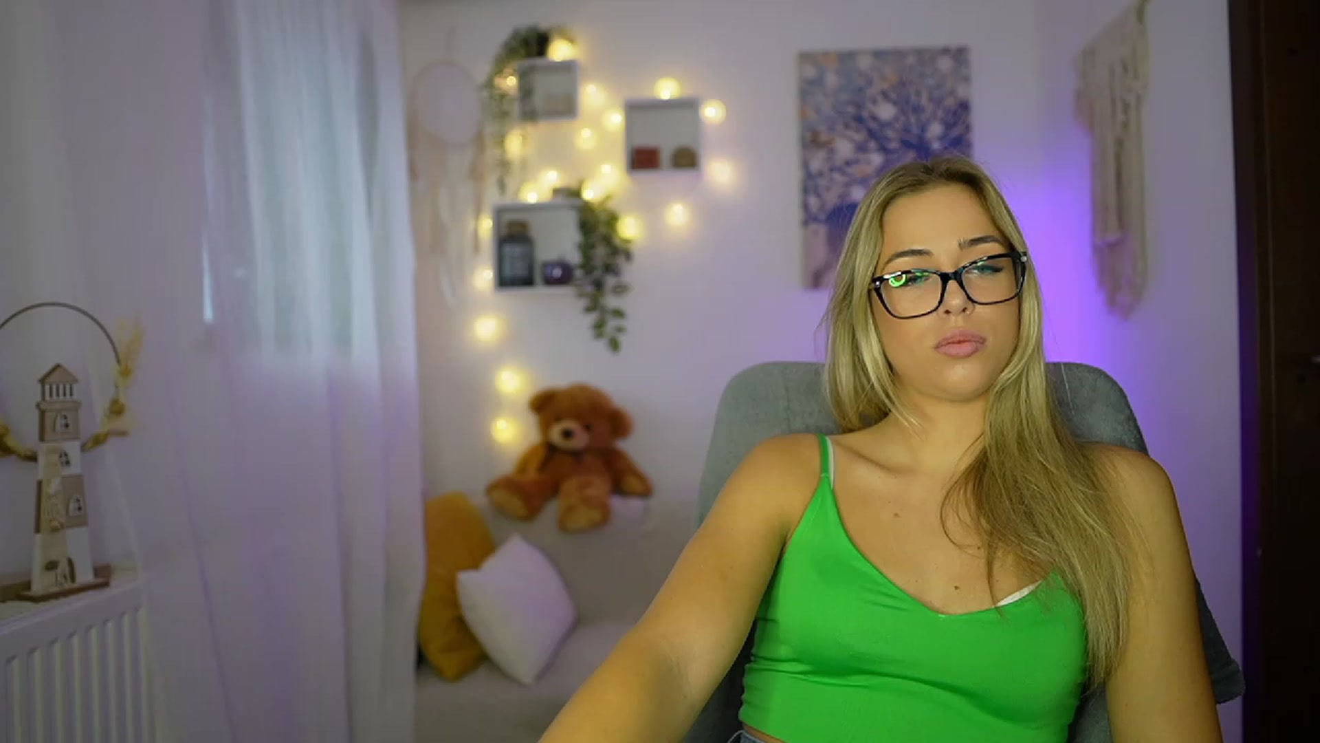 Gallery image thumbnail from Molly_Grey's myfreecams stream on, 10/26/2023, 09:38 image 6 of 20