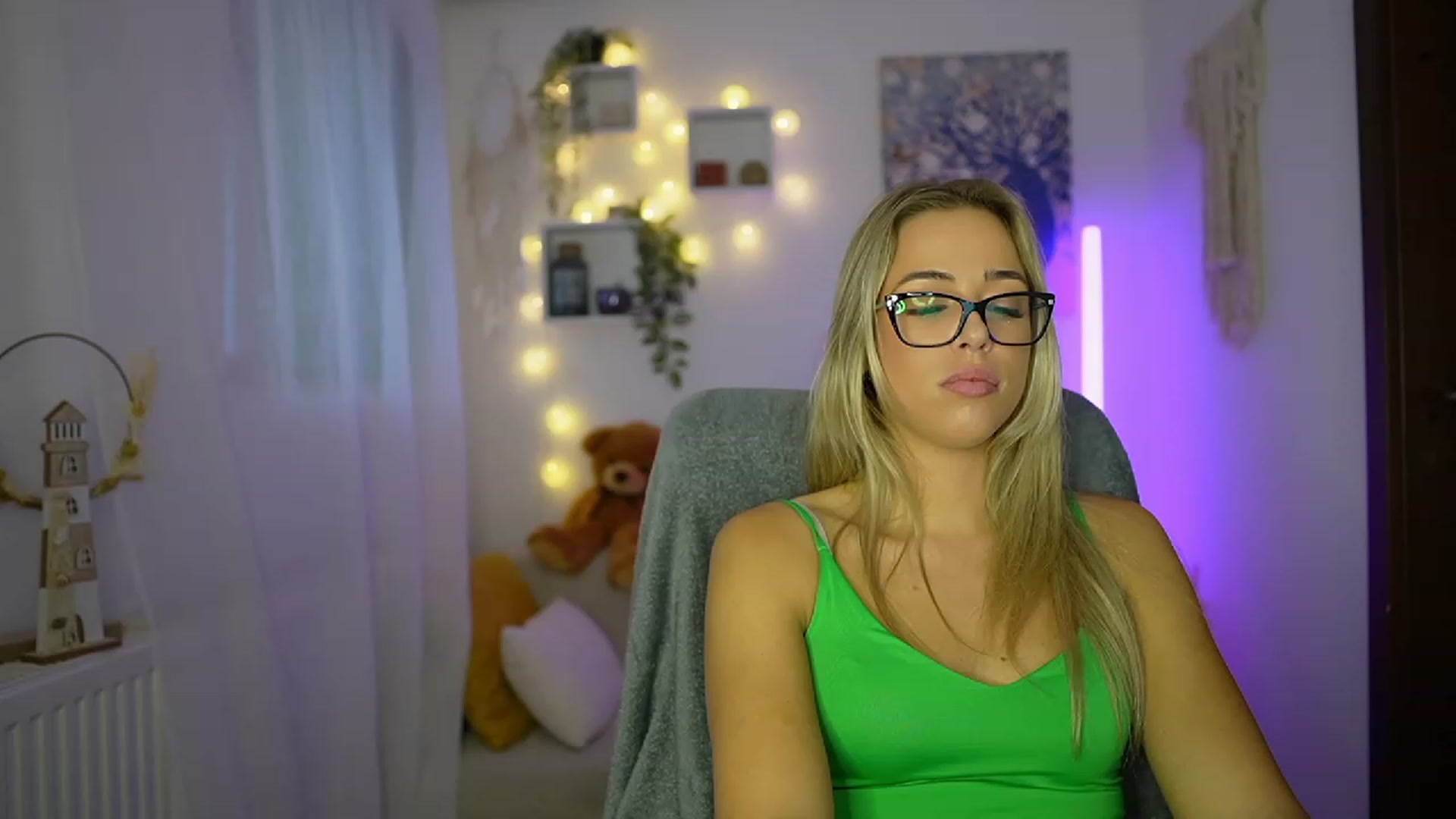 Gallery image thumbnail from Molly_Grey's myfreecams stream on, 10/26/2023, 12:42 image 12 of 20