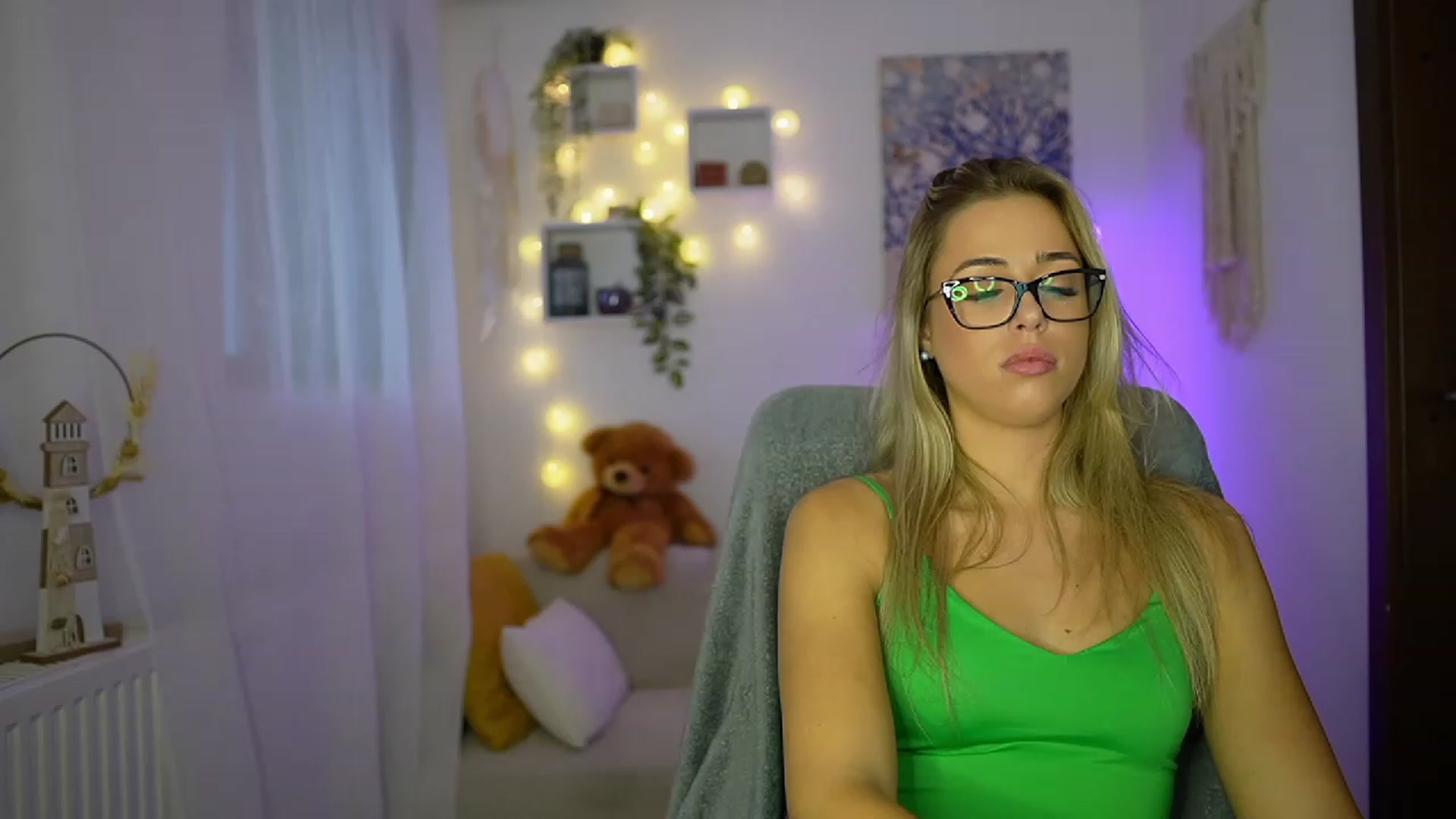 Gallery image thumbnail from Molly_Grey's myfreecams stream on, 10/26/2023, 12:42 image 16 of 20