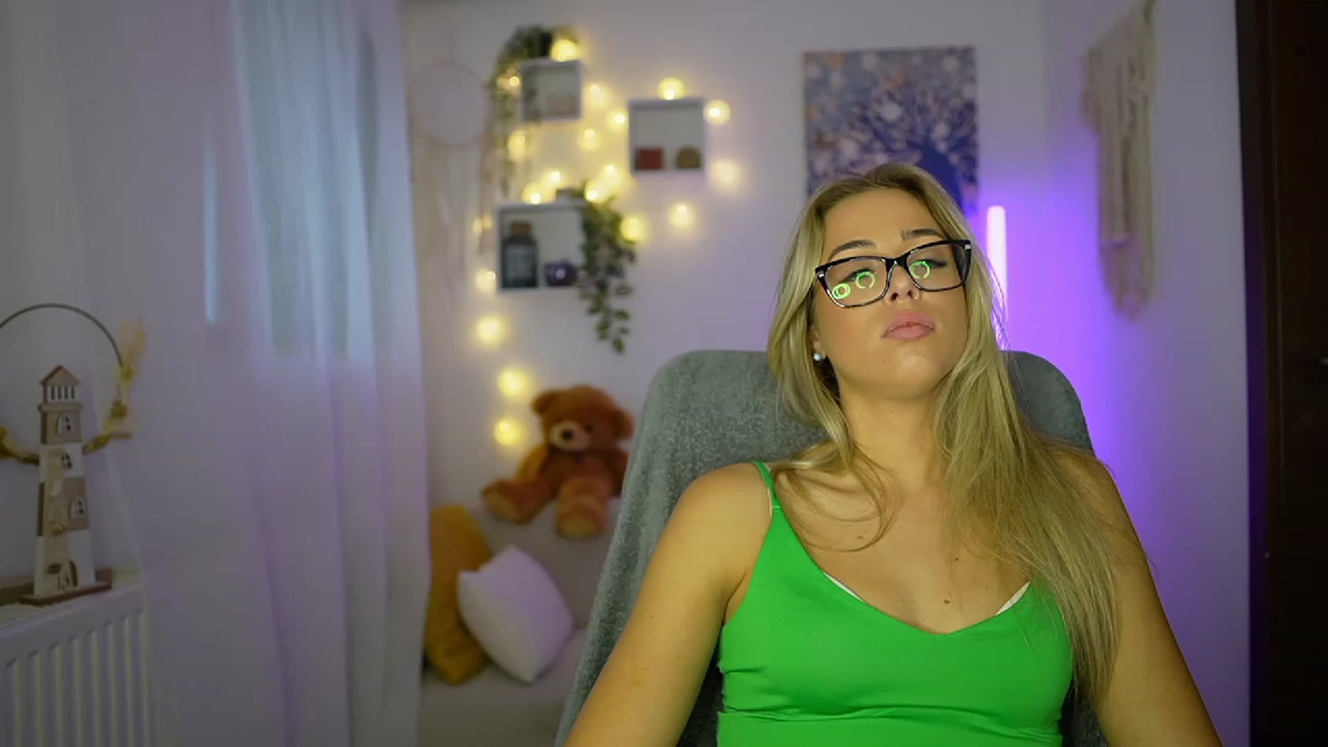 Gallery image thumbnail from Molly_Grey's myfreecams stream on, 10/26/2023, 12:42 image 7 of 20
