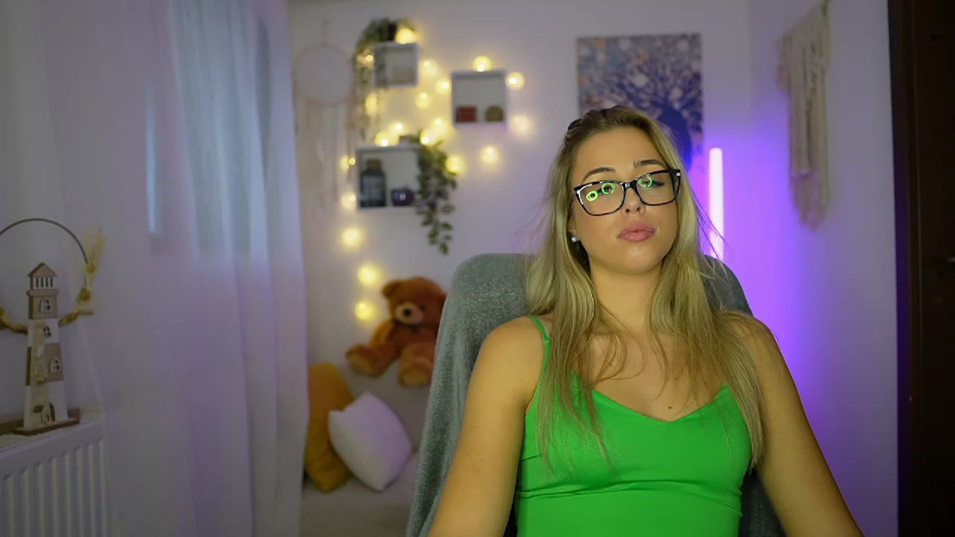 Gallery image thumbnail from Molly_Grey's myfreecams stream on, 10/26/2023, 12:42 image 17 of 20
