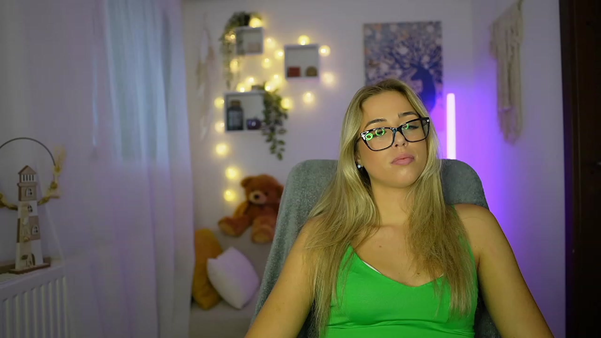Gallery image thumbnail from Molly_Grey's myfreecams stream on, 10/26/2023, 12:42 image 8 of 20