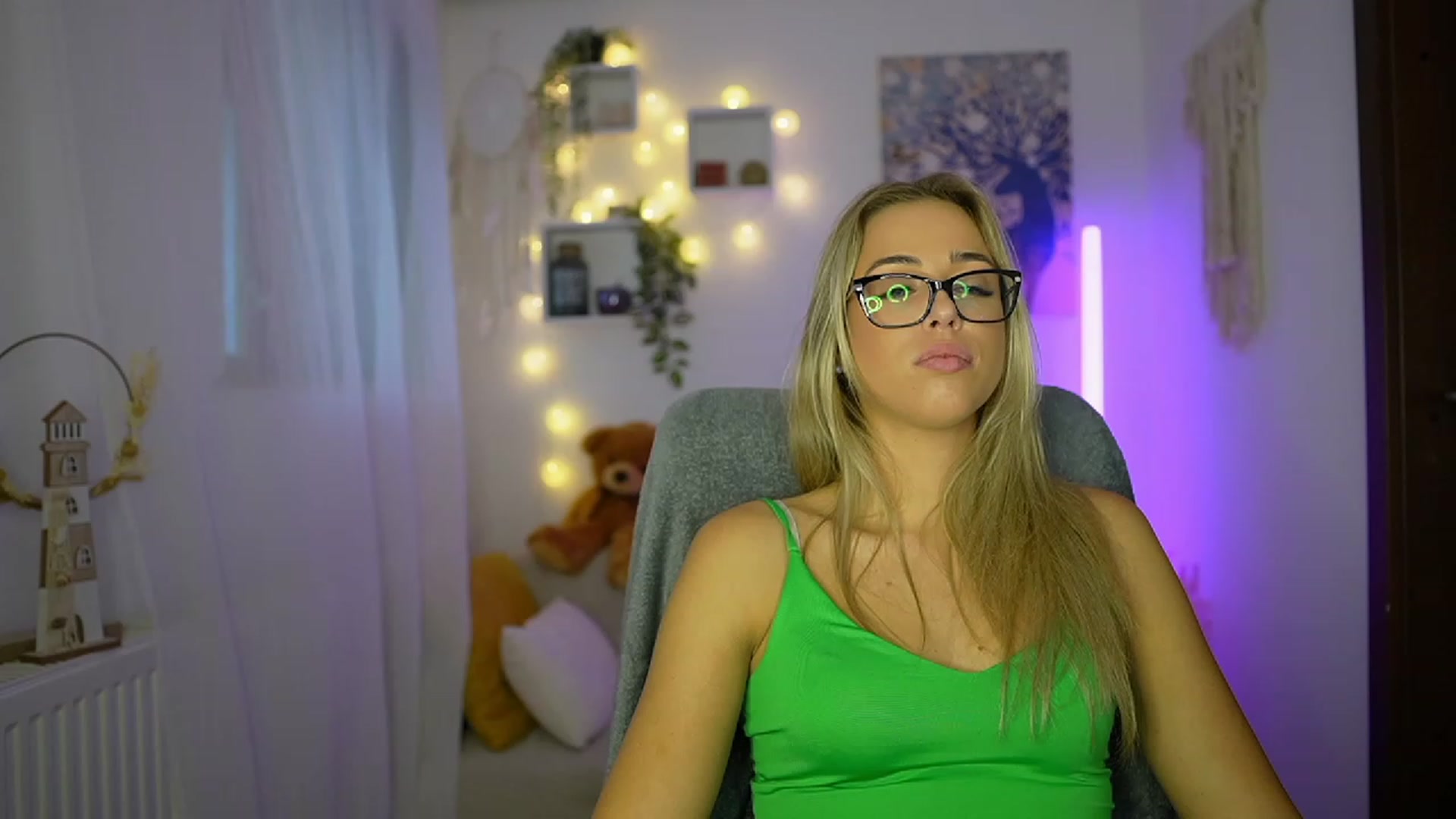 Gallery image thumbnail from Molly_Grey's myfreecams stream on, 10/26/2023, 12:42 image 11 of 20