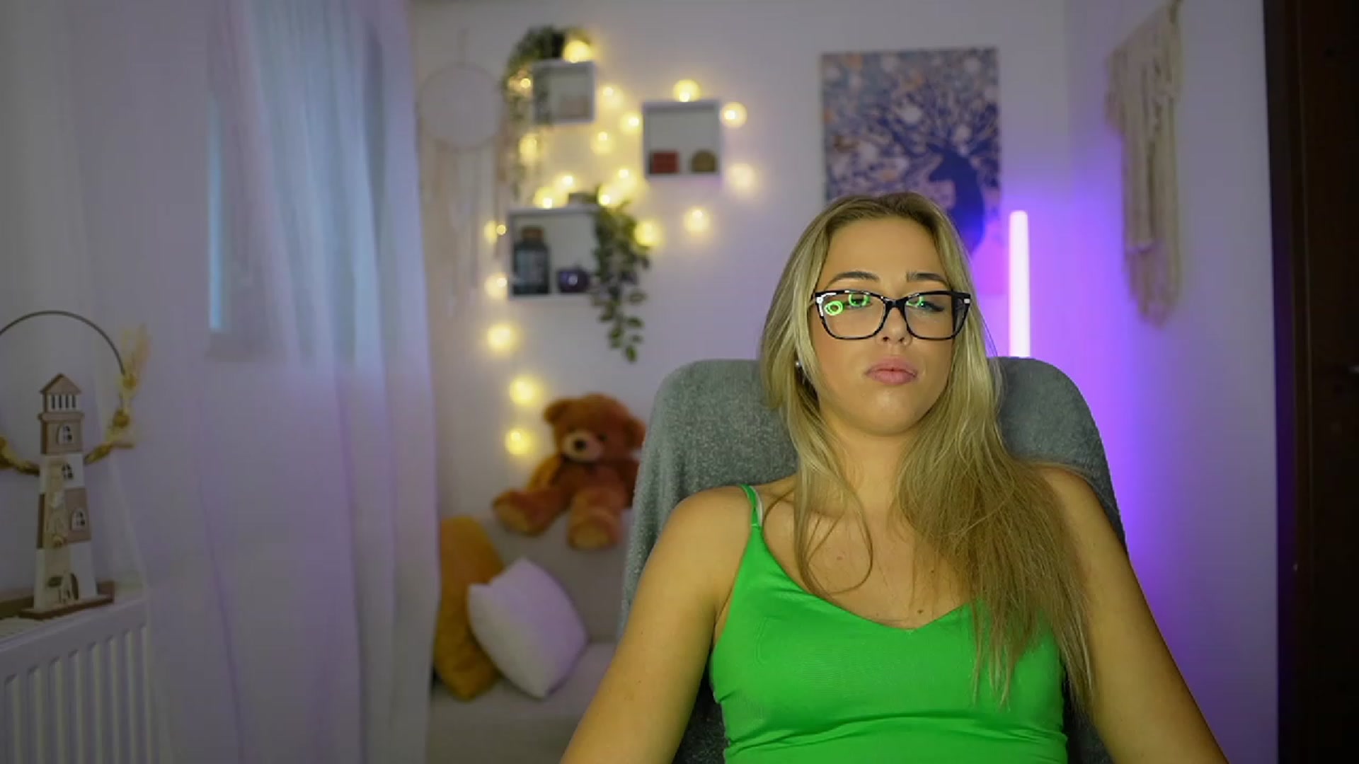 Gallery image thumbnail from Molly_Grey's myfreecams stream on, 10/26/2023, 12:42 image 10 of 20