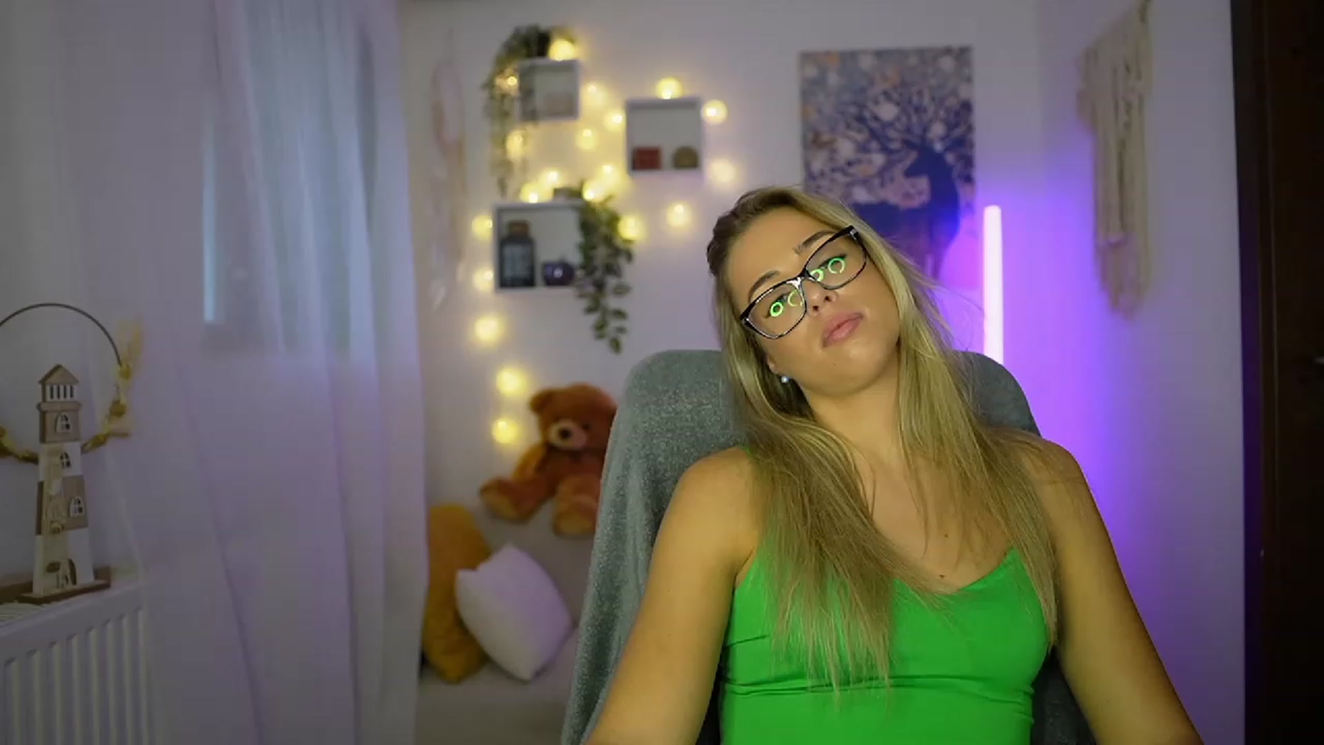Gallery image thumbnail from Molly_Grey's myfreecams stream on, 10/26/2023, 12:42 image 18 of 20