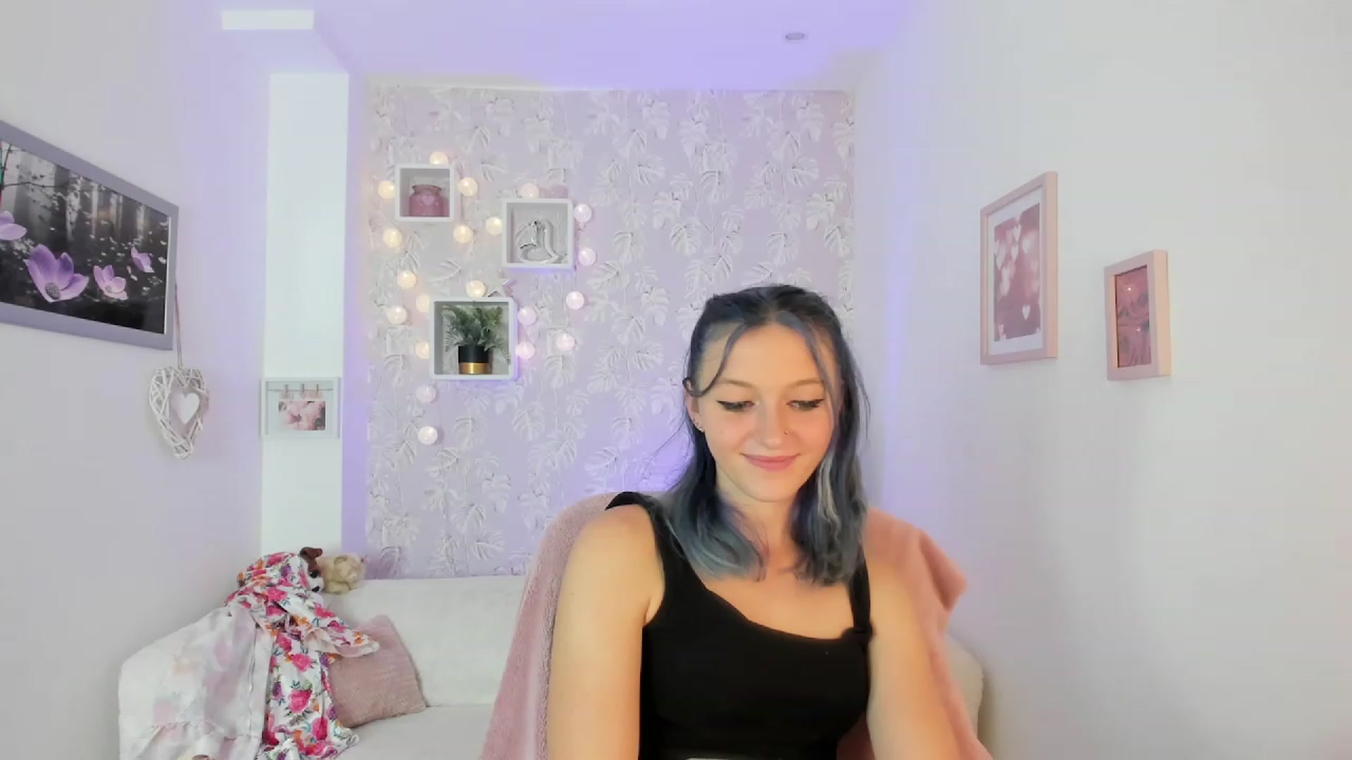 Gallery image thumbnail from Molly_Grey18's myfreecams stream on, 10/03/2023, 14:30 image 13 of 20