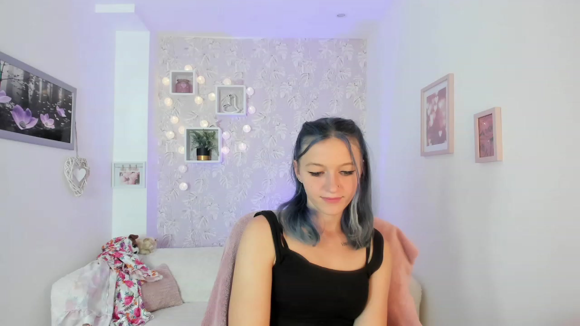 Gallery image thumbnail from Molly_Grey18's myfreecams stream on, 10/03/2023, 14:30 image 2 of 20