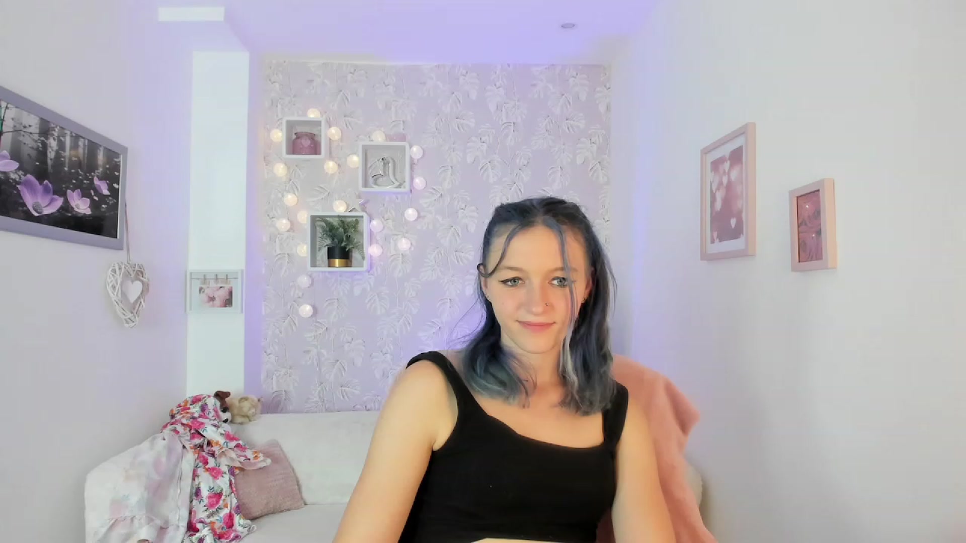Gallery image thumbnail from Molly_Grey18's myfreecams stream on, 10/03/2023, 14:30 image 8 of 20
