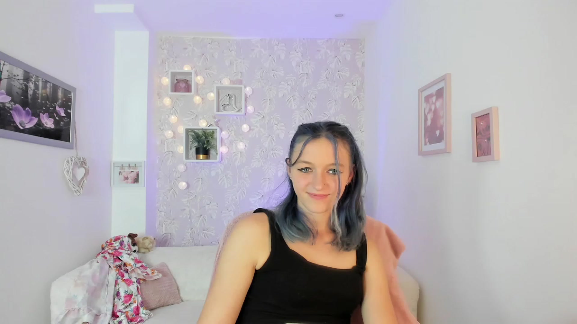 Gallery image thumbnail from Molly_Grey18's myfreecams stream on, 10/03/2023, 14:30 image 12 of 20