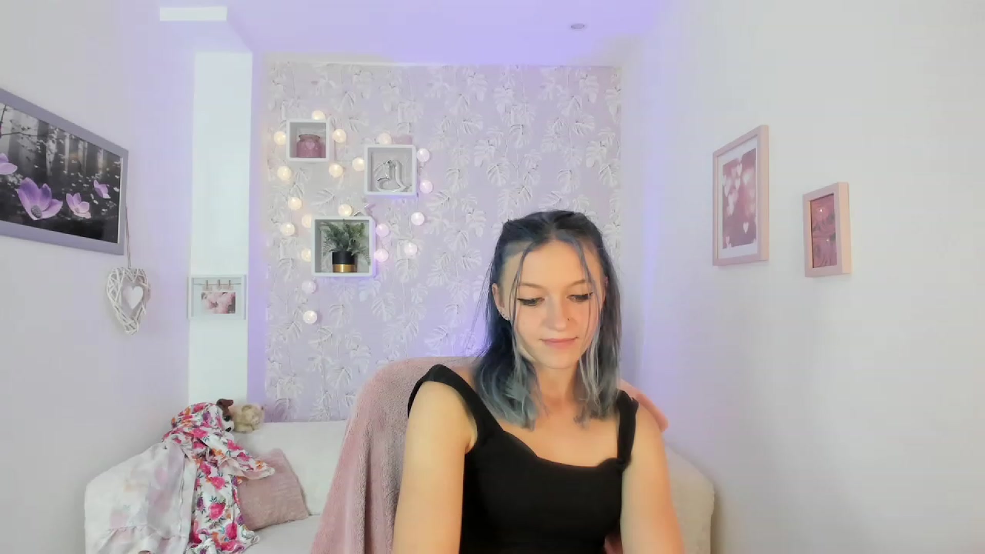 Gallery image thumbnail from Molly_Grey18's myfreecams stream on, 10/03/2023, 14:30 image 19 of 20