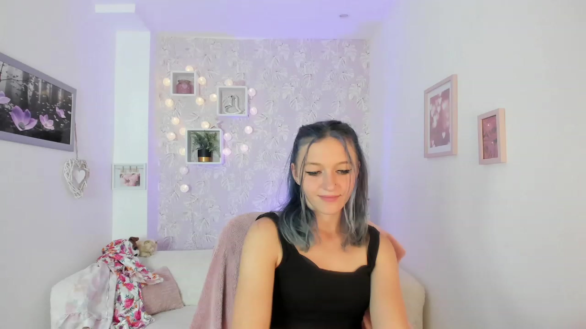 Gallery image thumbnail from Molly_Grey18's myfreecams stream on, 10/03/2023, 14:30 image 16 of 20