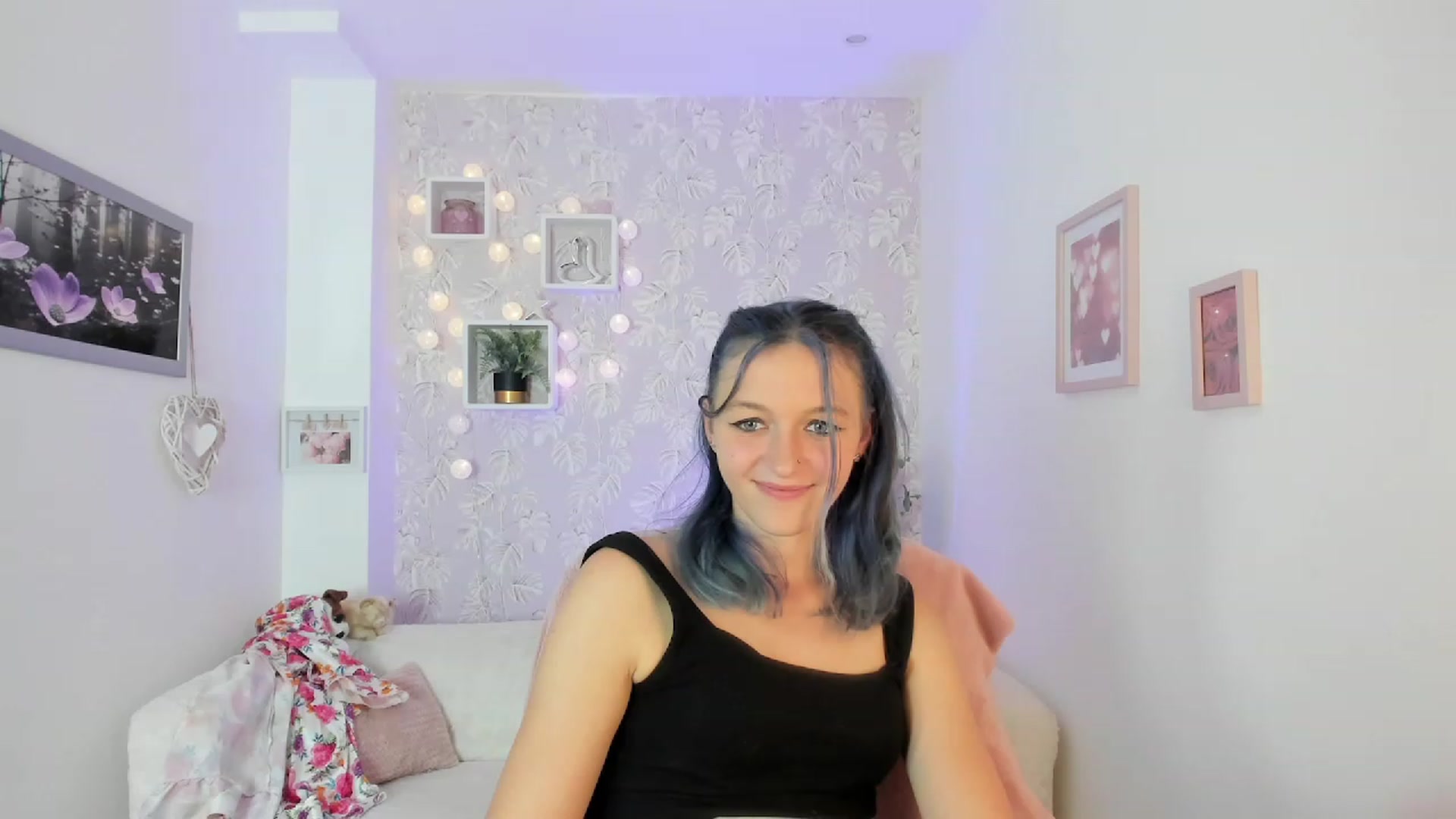 Gallery image thumbnail from Molly_Grey18's myfreecams stream on, 10/03/2023, 14:30 image 10 of 20