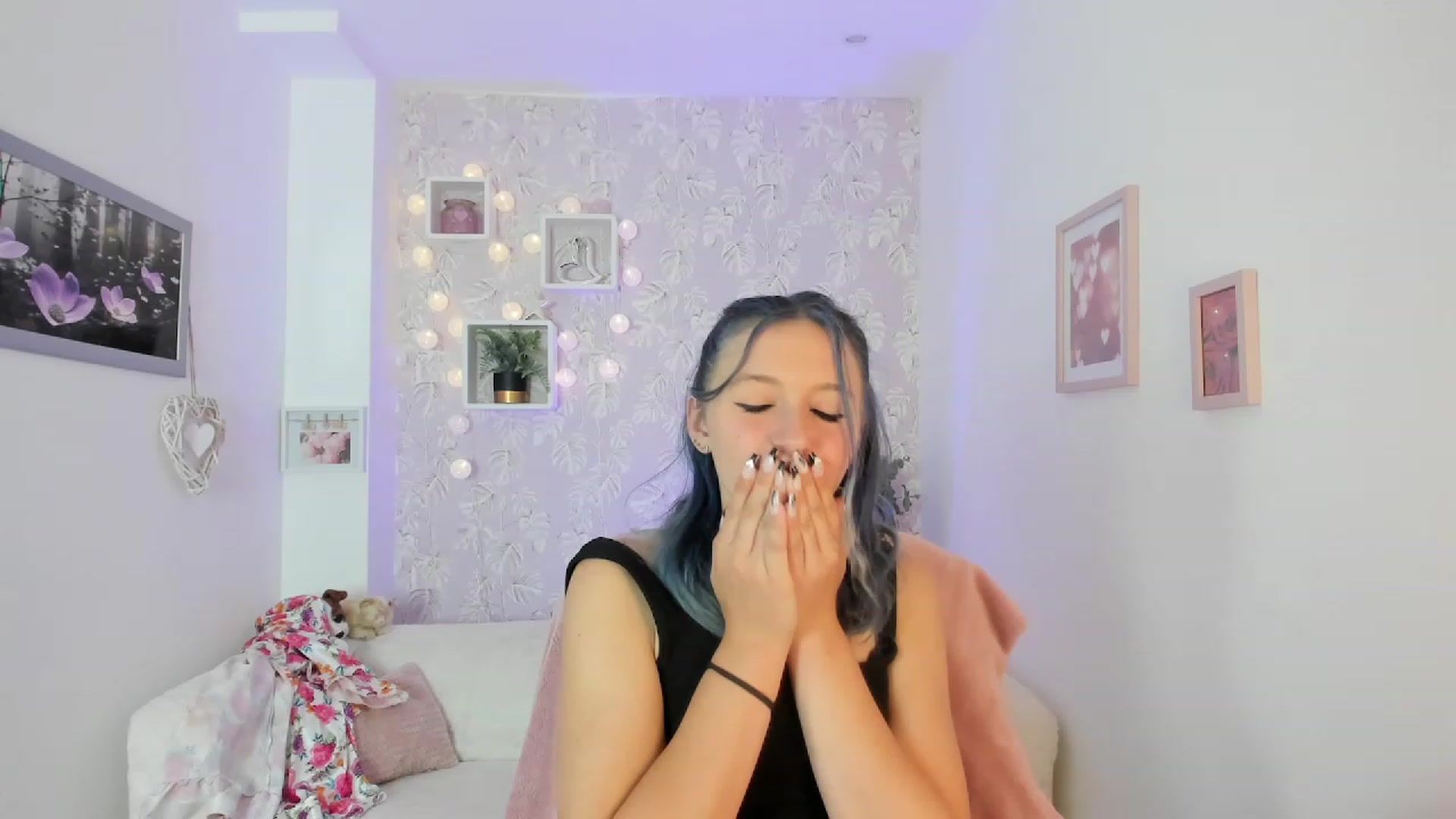 Gallery image thumbnail from Molly_Grey18's myfreecams stream on, 10/03/2023, 14:30 image 11 of 20