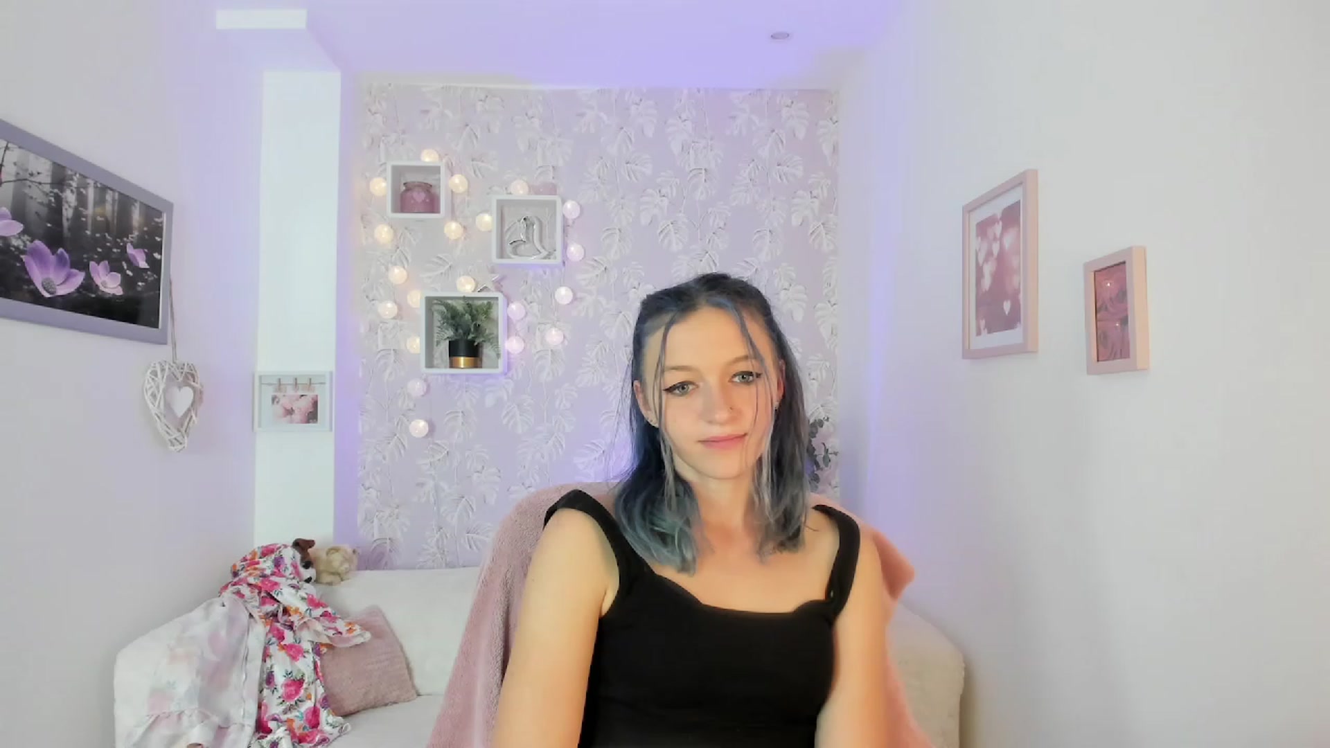 Gallery image thumbnail from Molly_Grey18's myfreecams stream on, 10/03/2023, 14:30 image 18 of 20