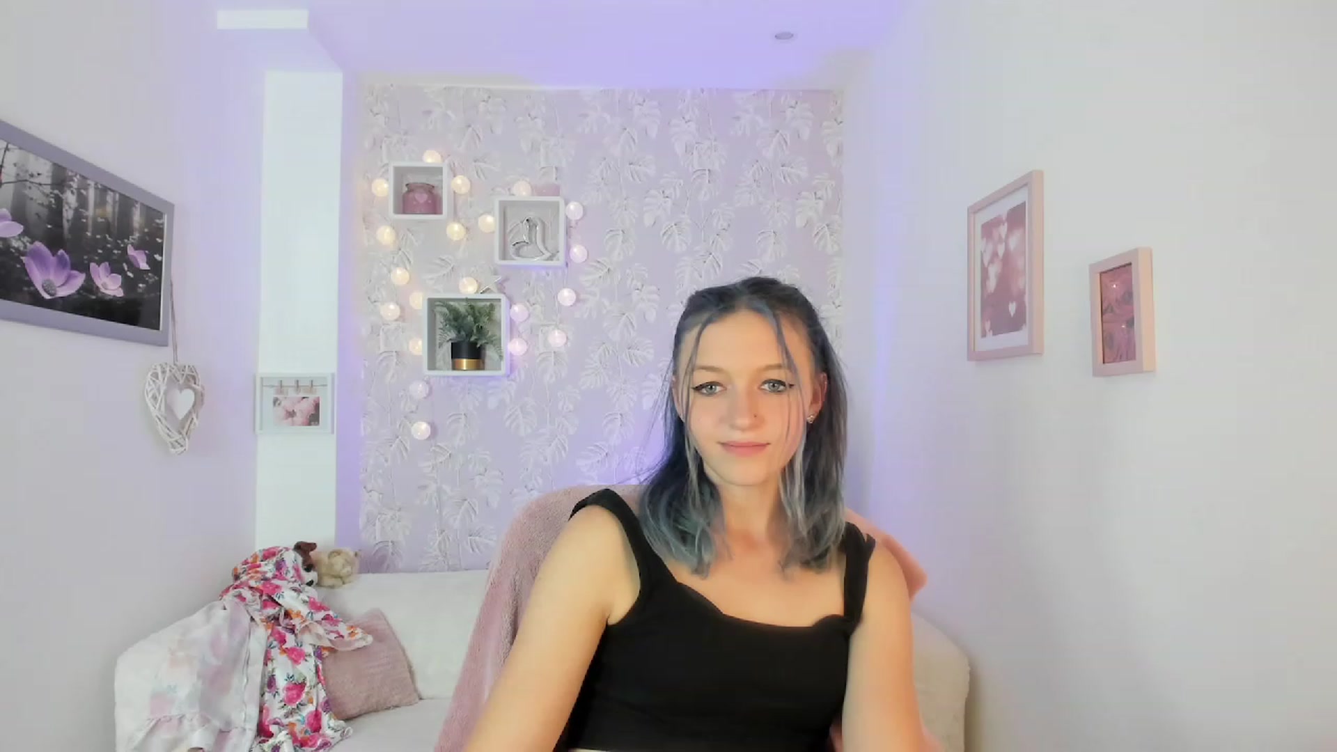 Gallery image thumbnail from Molly_Grey18's myfreecams stream on, 10/03/2023, 14:30 image 17 of 20