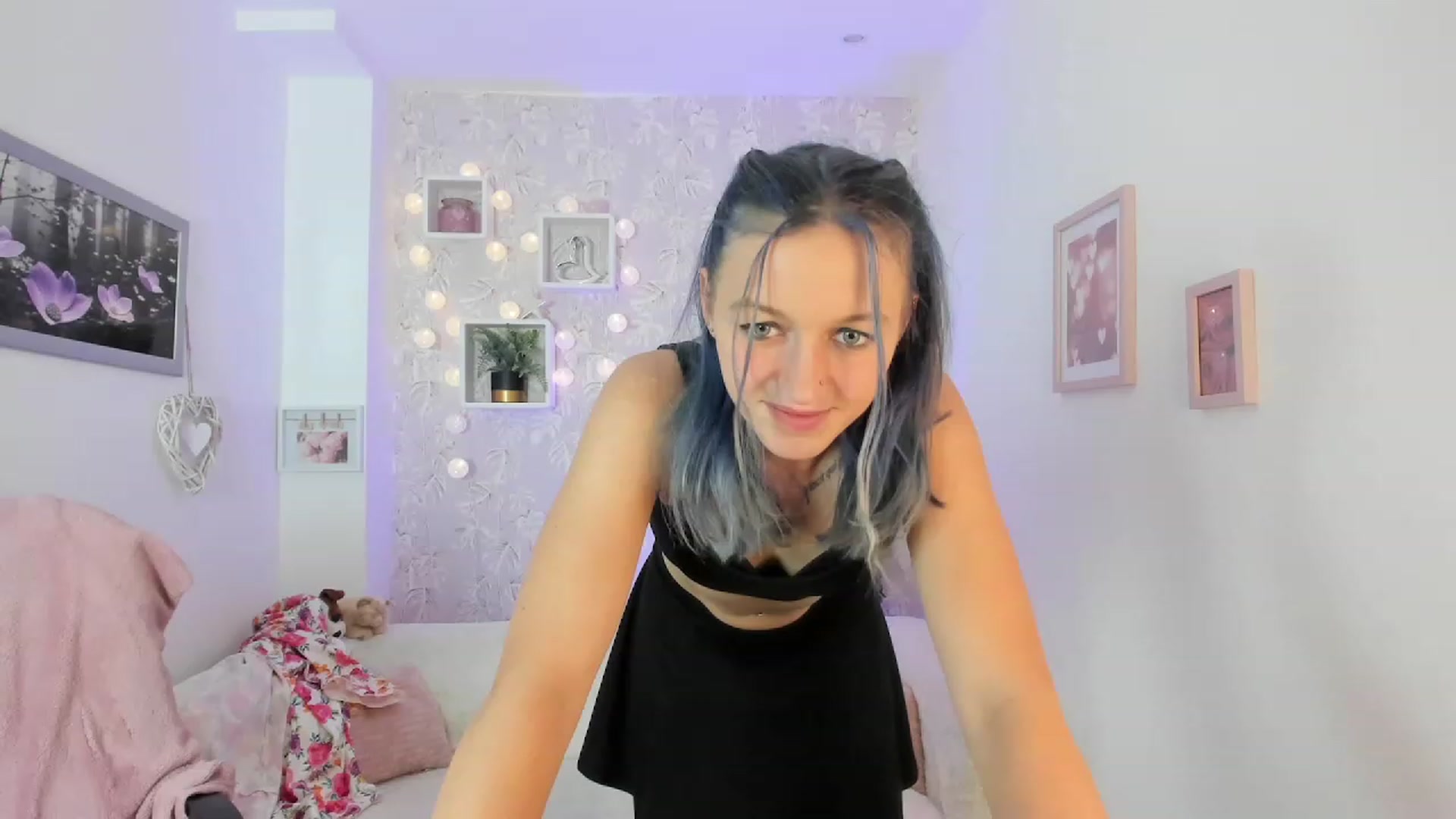 Gallery image thumbnail from Molly_Grey18's myfreecams stream on, 10/03/2023, 14:30 image 20 of 20