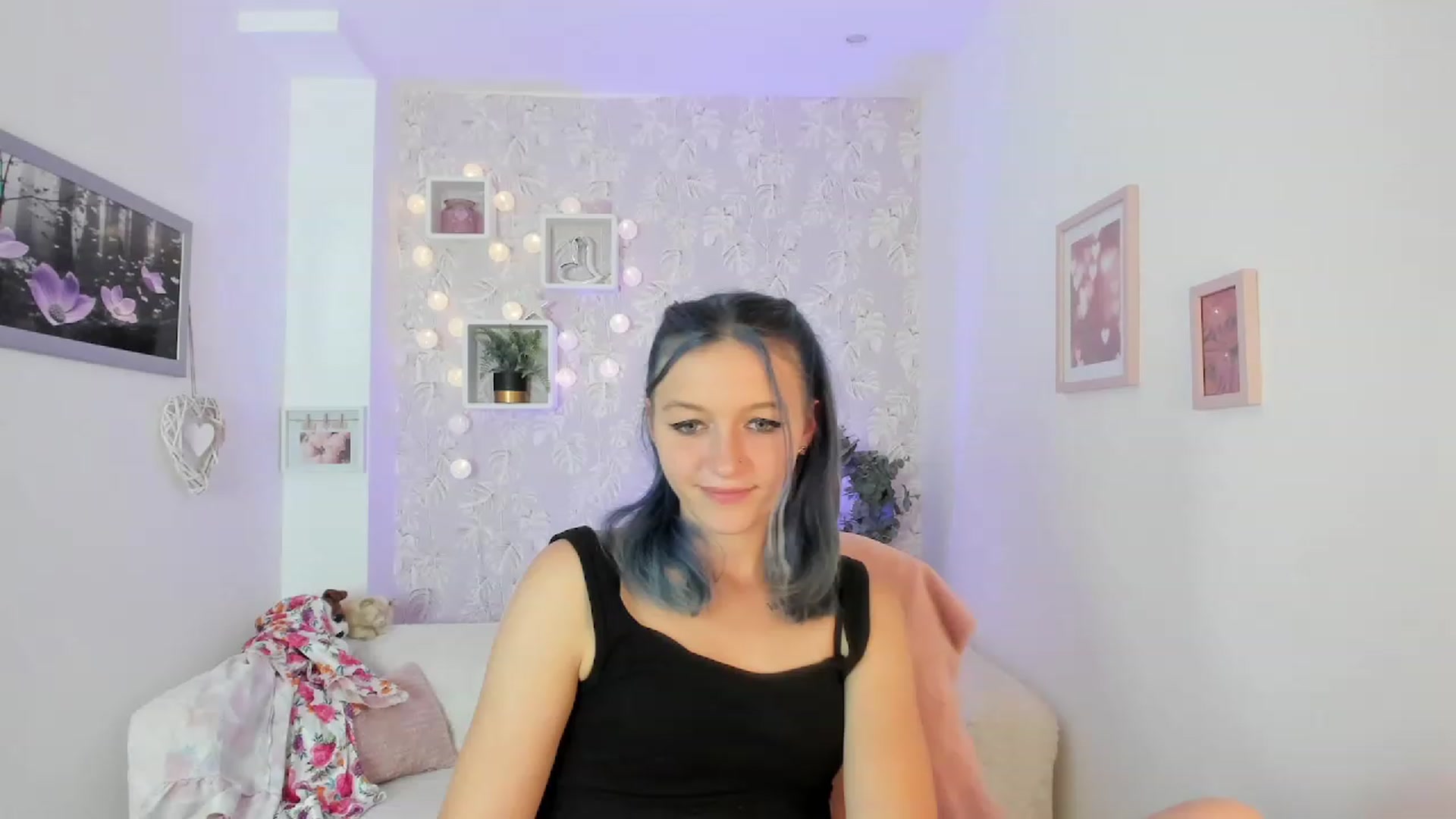 Gallery image thumbnail from Molly_Grey18's myfreecams stream on, 10/03/2023, 14:30 image 4 of 20