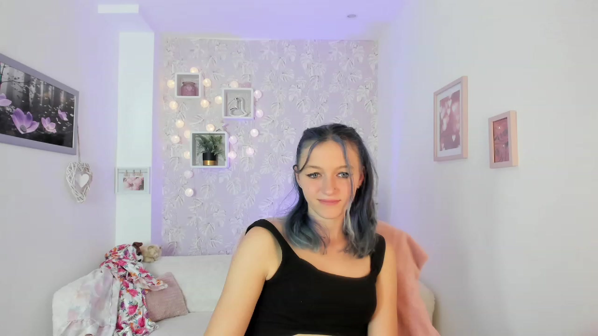 Gallery image thumbnail from Molly_Grey18's myfreecams stream on, 10/03/2023, 14:30 image 9 of 20