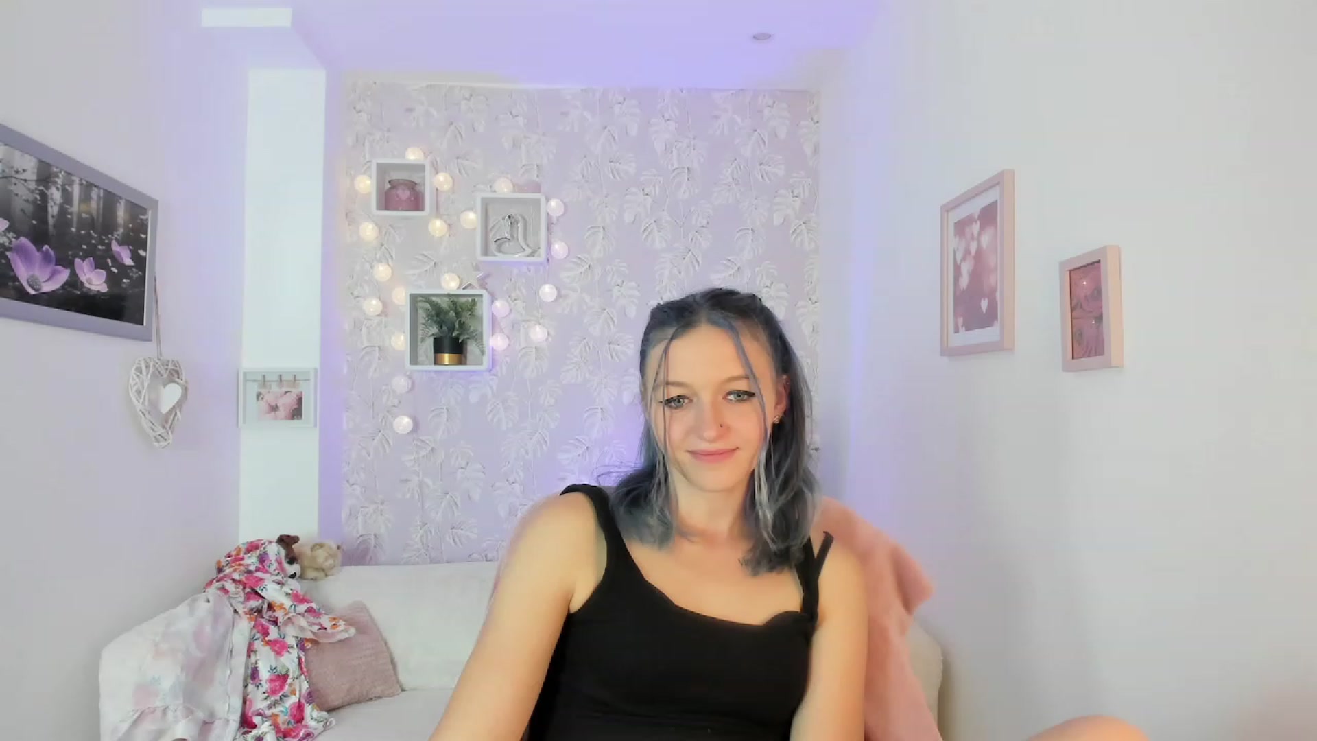 Gallery image thumbnail from Molly_Grey18's myfreecams stream on, 10/03/2023, 14:59 image 7 of 20