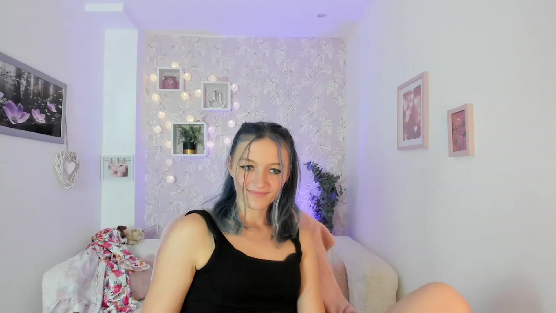 Gallery image thumbnail from Molly_Grey18's myfreecams stream on, 10/03/2023, 14:59 image 10 of 20